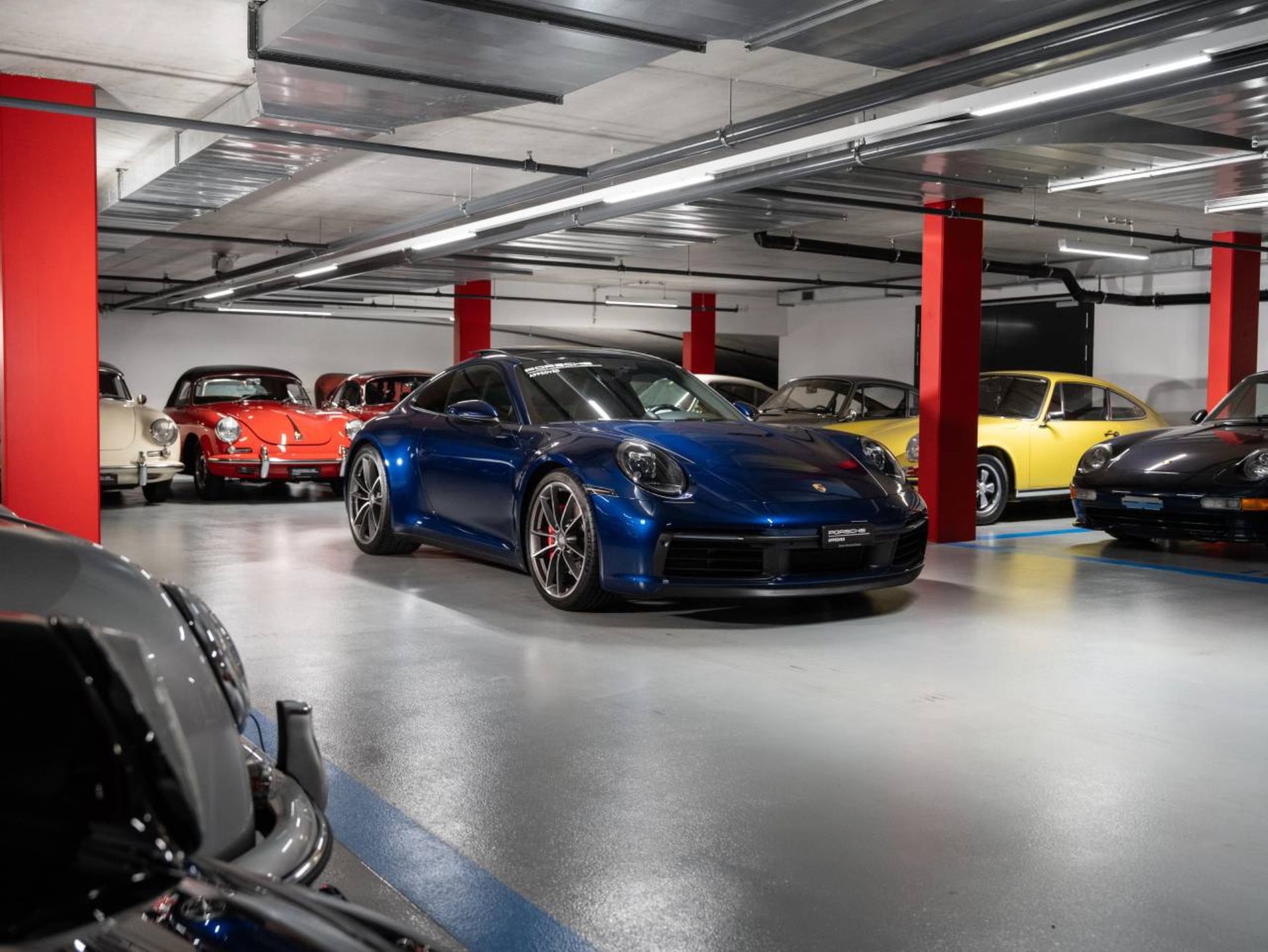 PORSCHE 911 Carrera 4S-image-2
