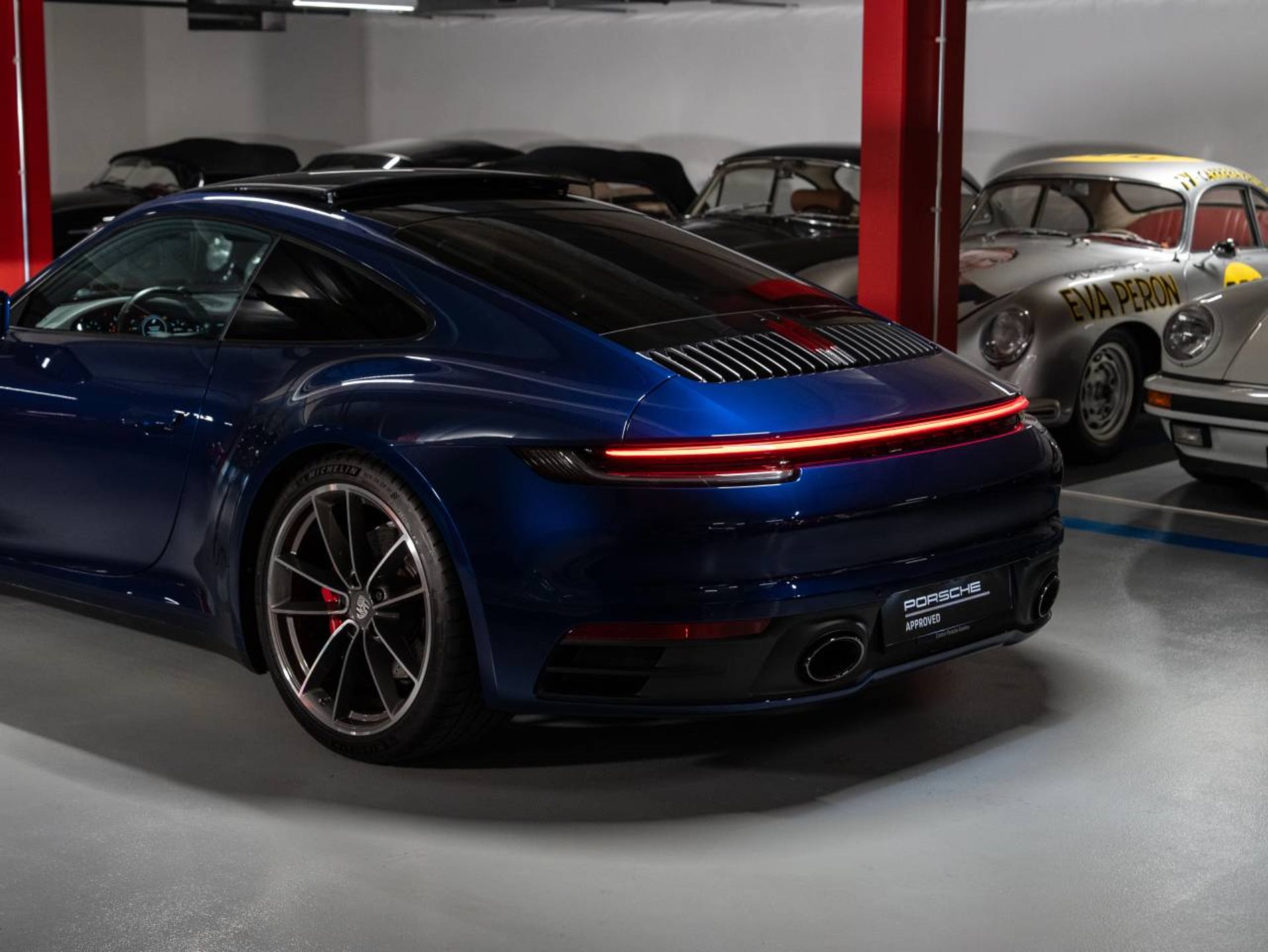 PORSCHE 911 Carrera 4S-image-22