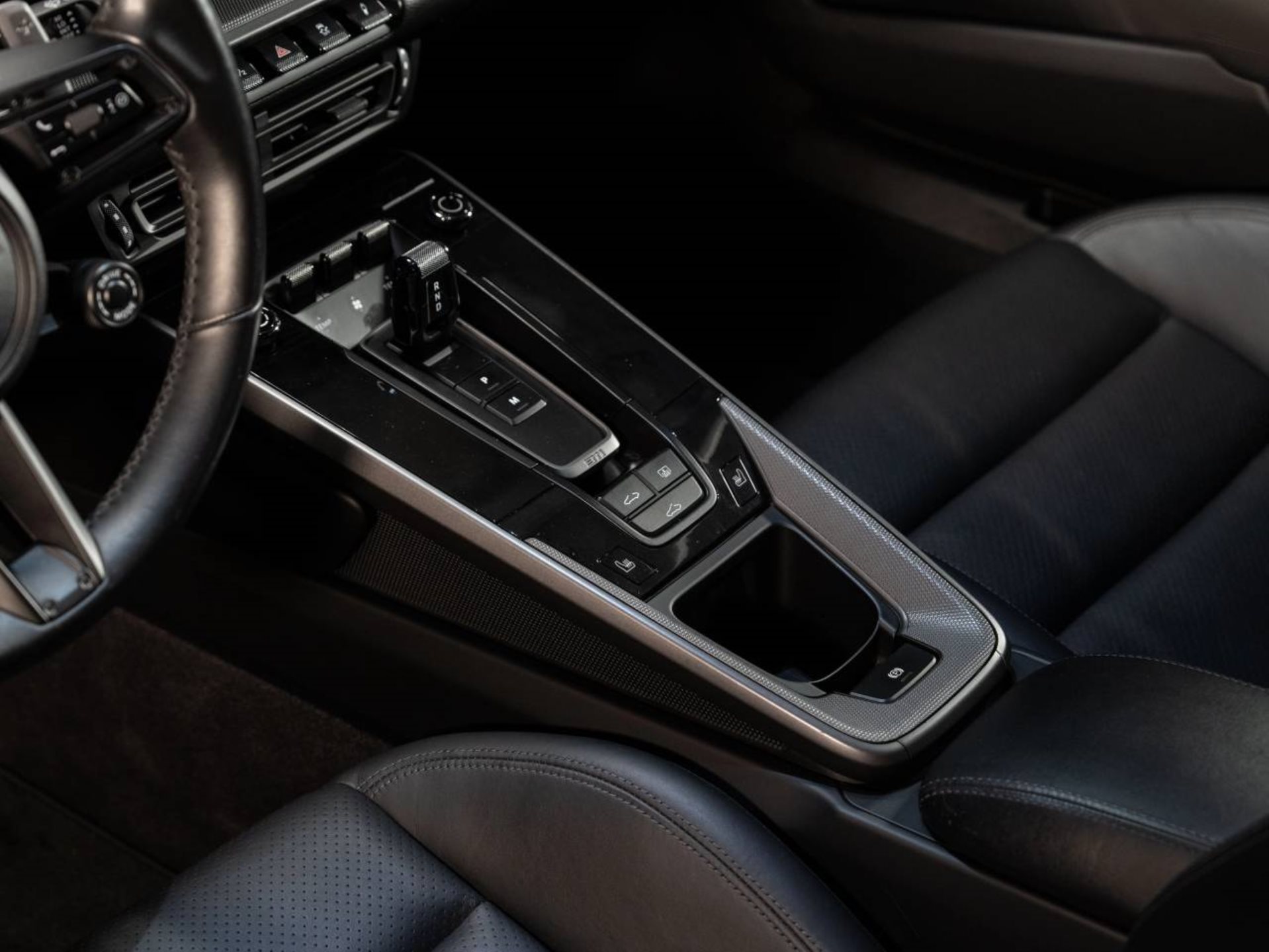 PORSCHE 911 Carrera 4S-image-11