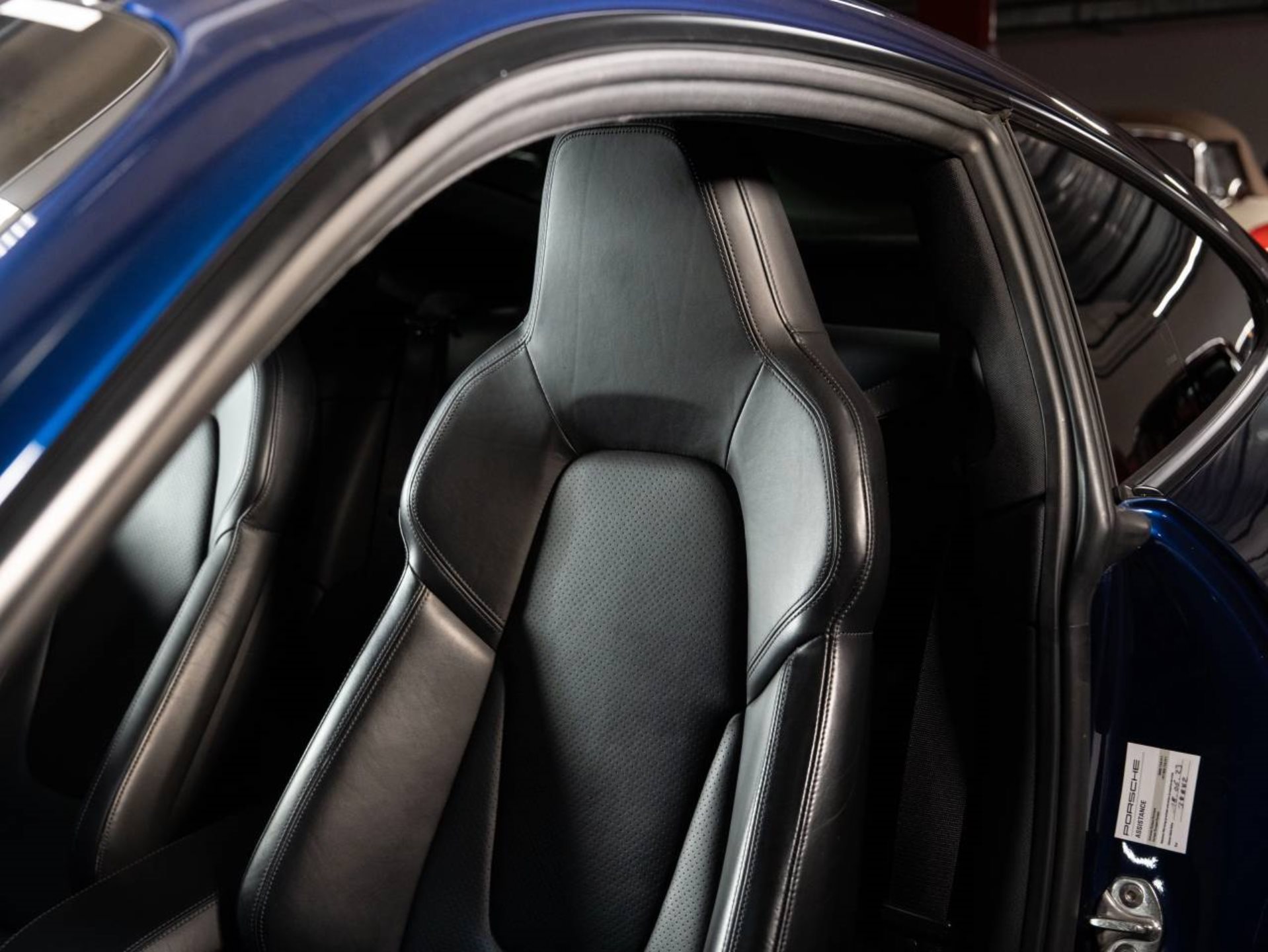 PORSCHE 911 Carrera 4S-image-14