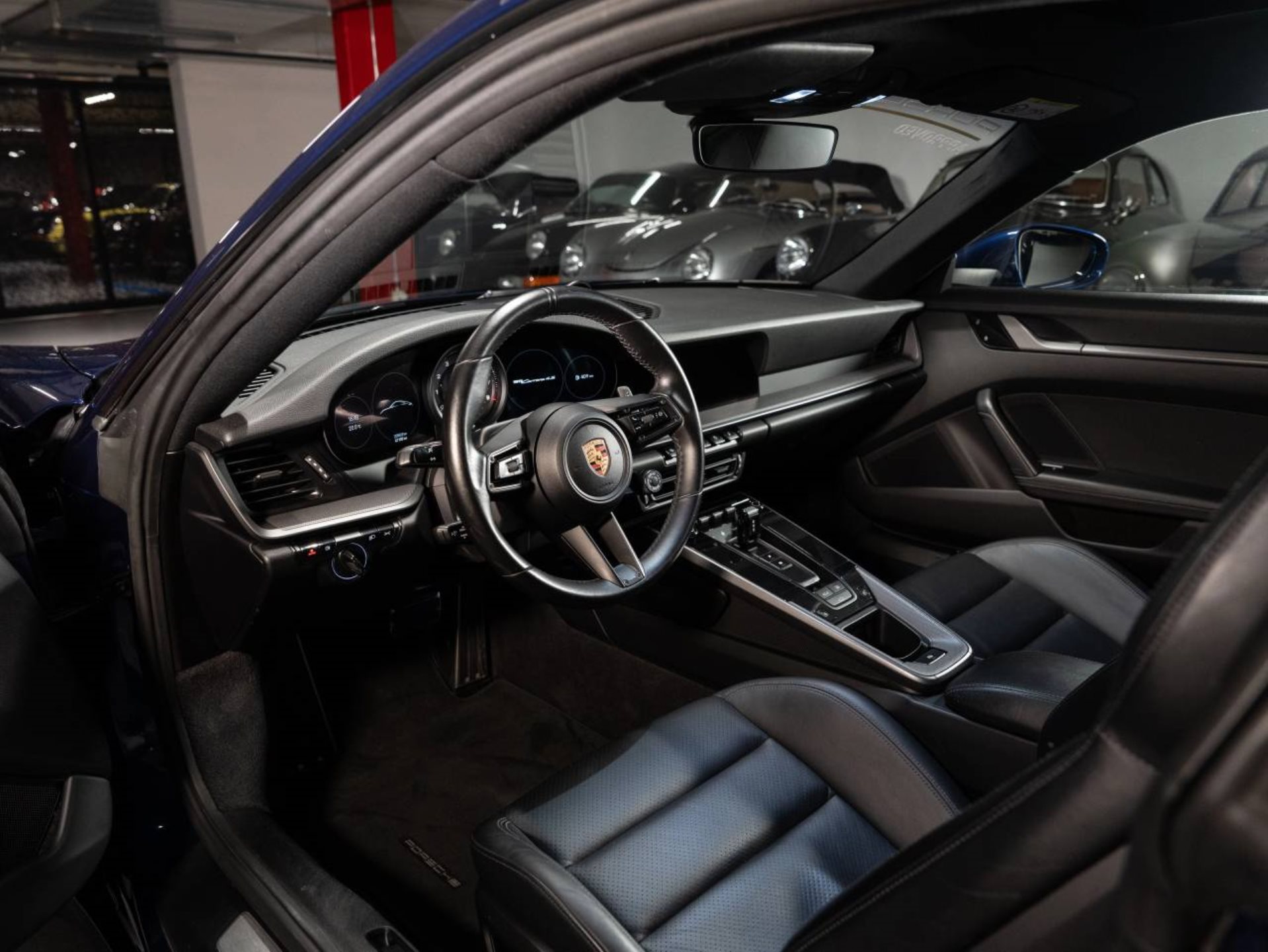 PORSCHE 911 Carrera 4S-image-3