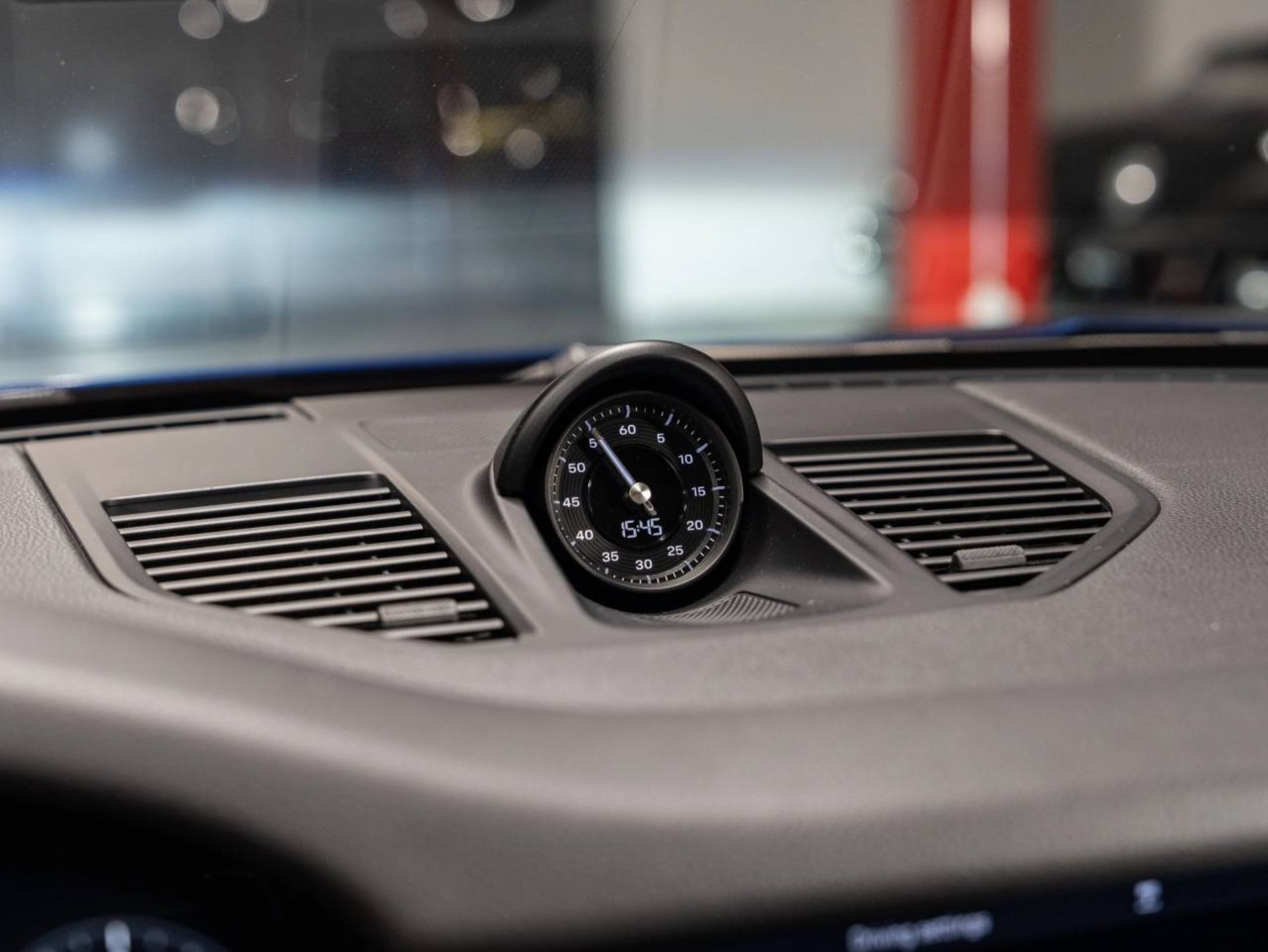 PORSCHE 911 Carrera 4S-image-9