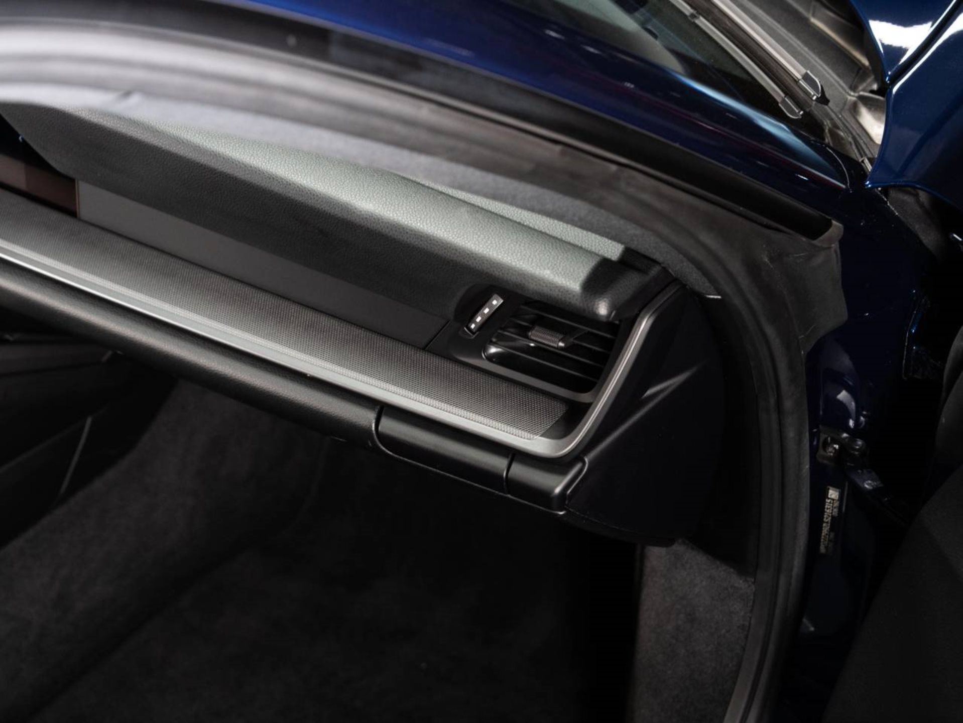 PORSCHE 911 Carrera 4S-image-13