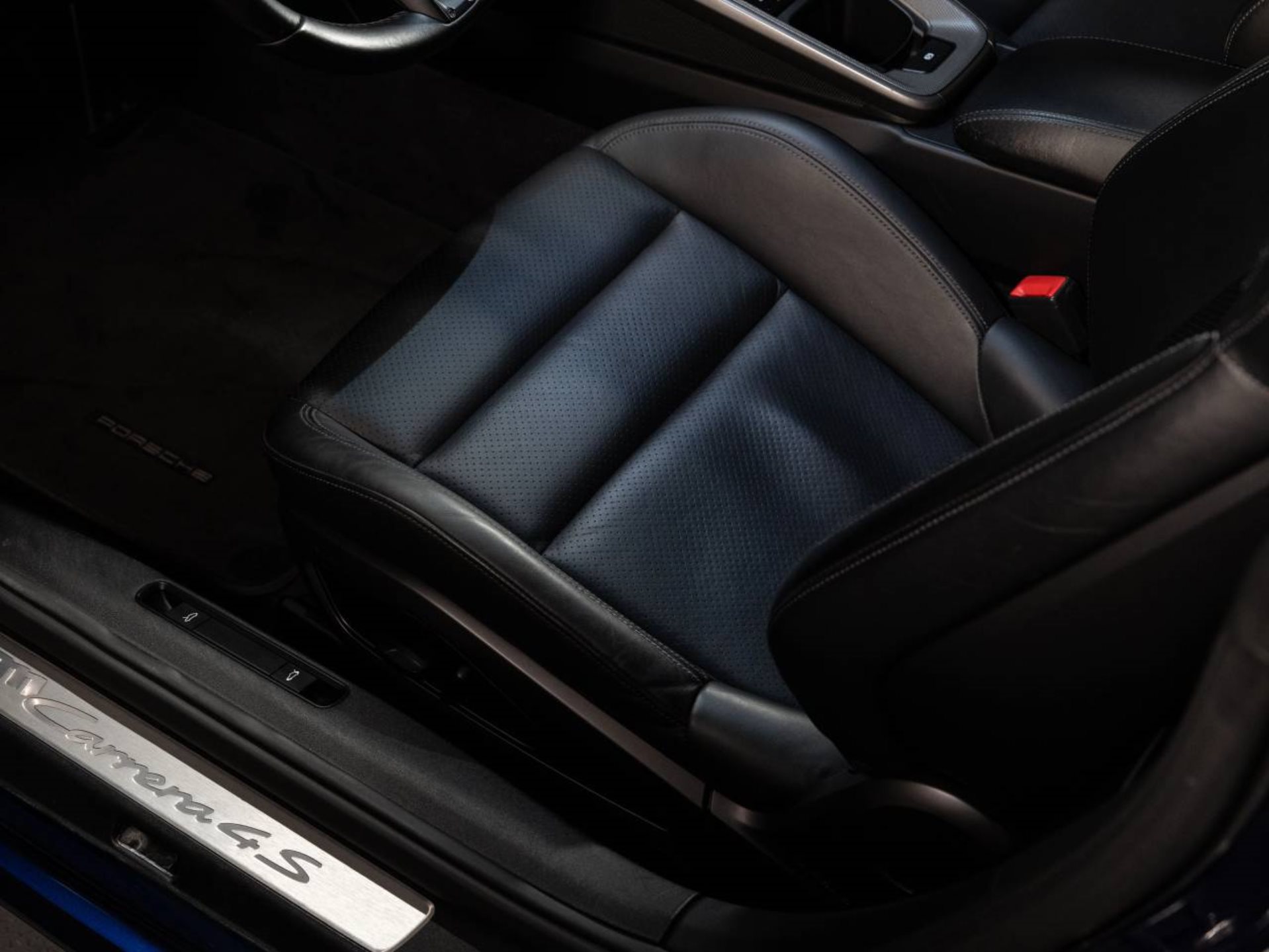 PORSCHE 911 Carrera 4S-image-15
