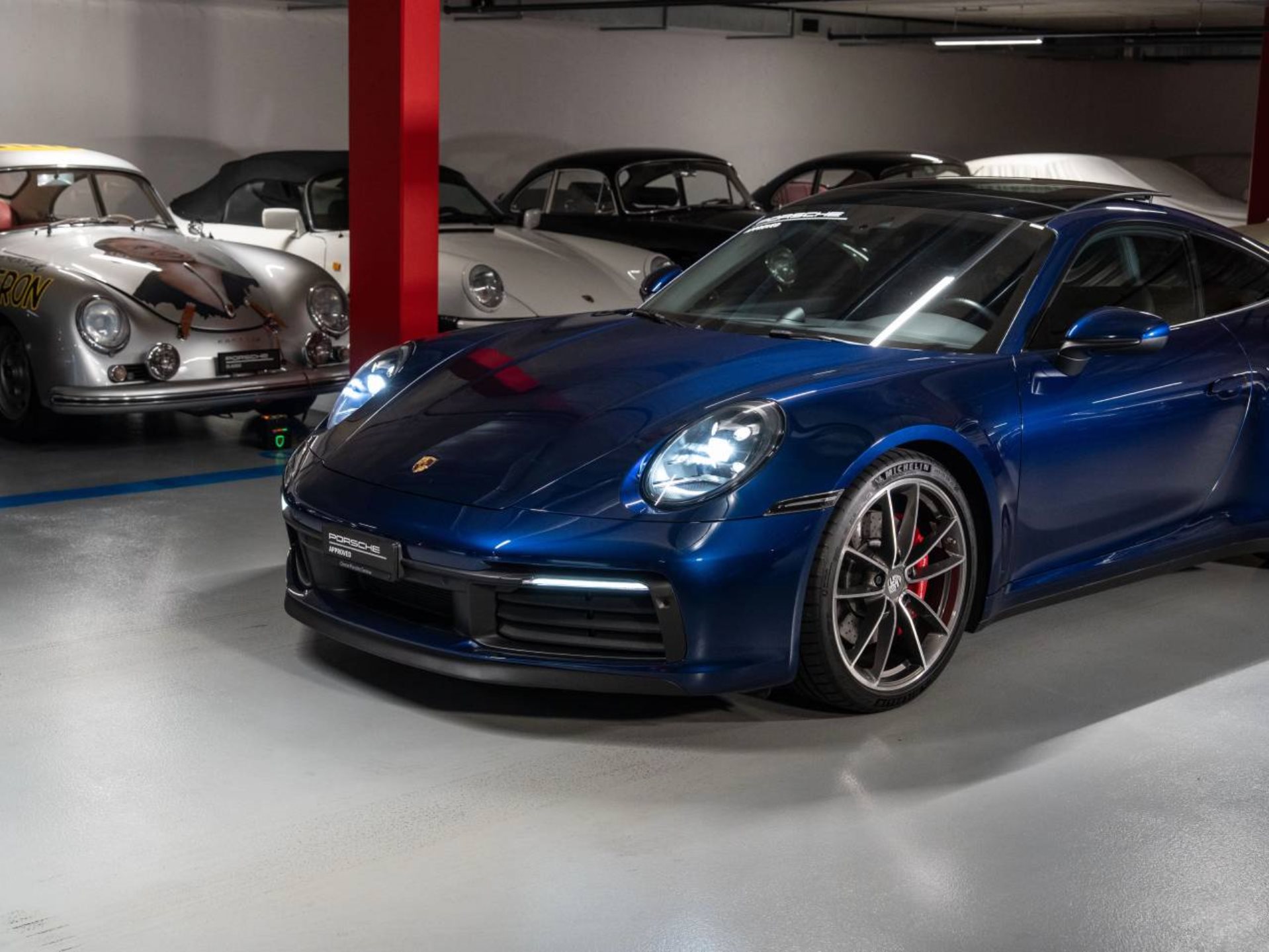 PORSCHE 911 Carrera 4S-image-21