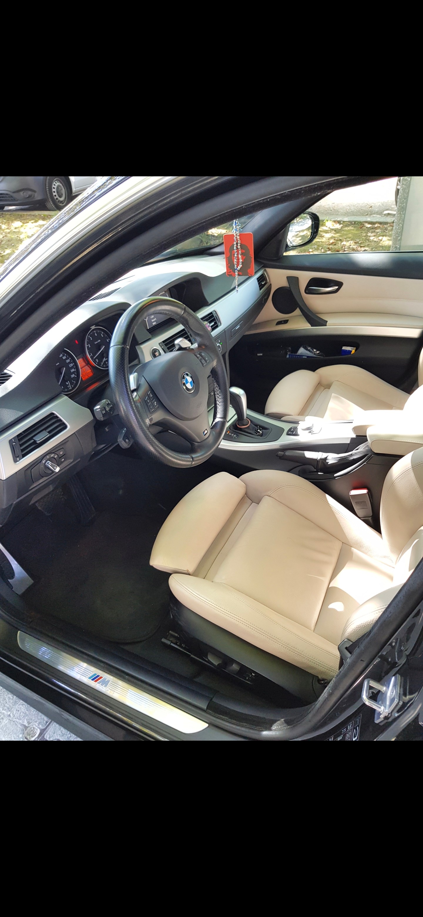 BMW 325i xDrive-image-2