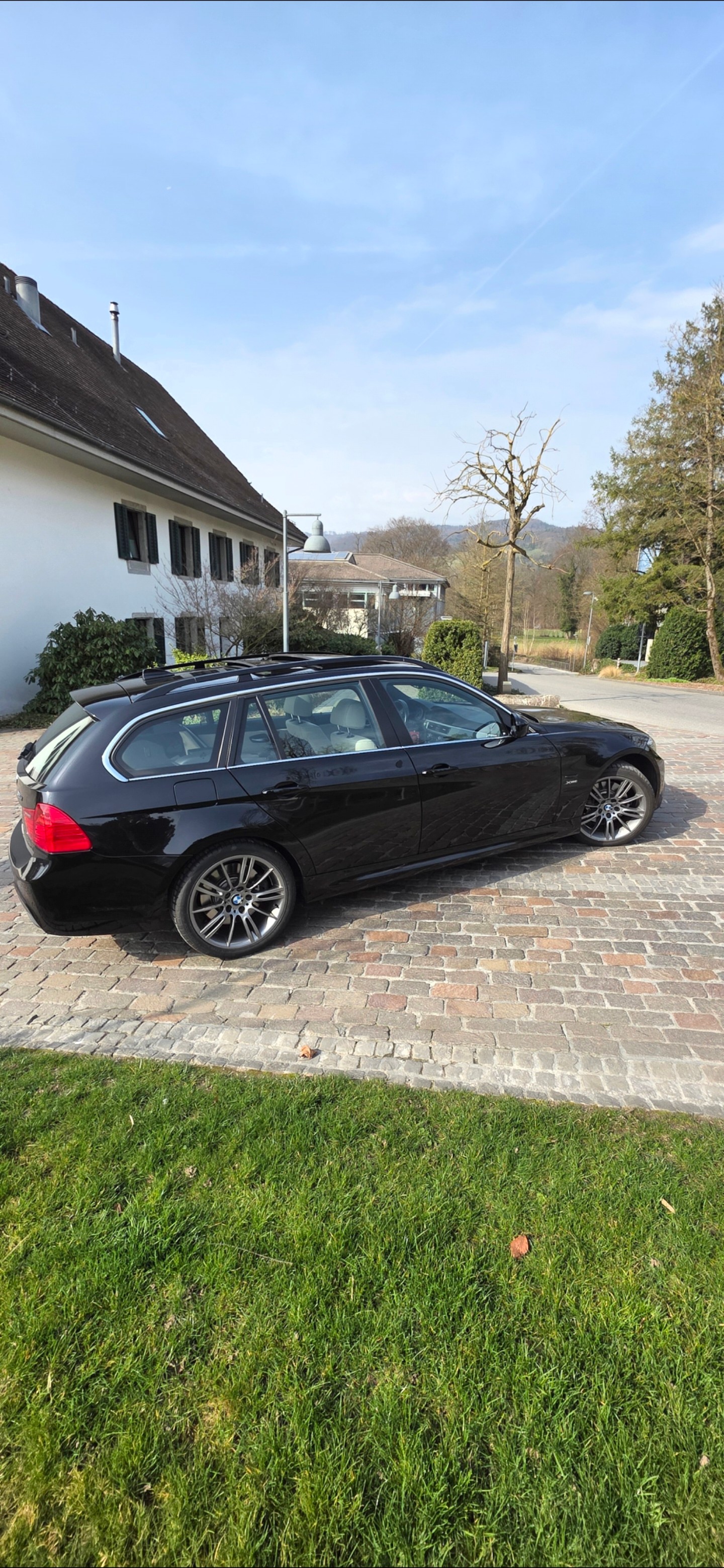 BMW 325i xDrive-image-4