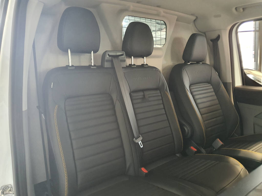 FORD Transit Custom Van 320 L1 2.0 EcoBlue 170 Trail 4x4-image-9