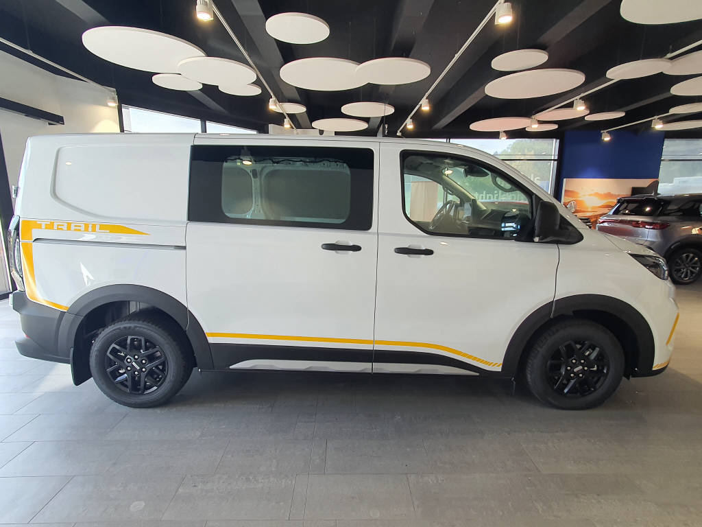FORD Transit Custom Van 320 L1 2.0 EcoBlue 170 Trail 4x4-image-3
