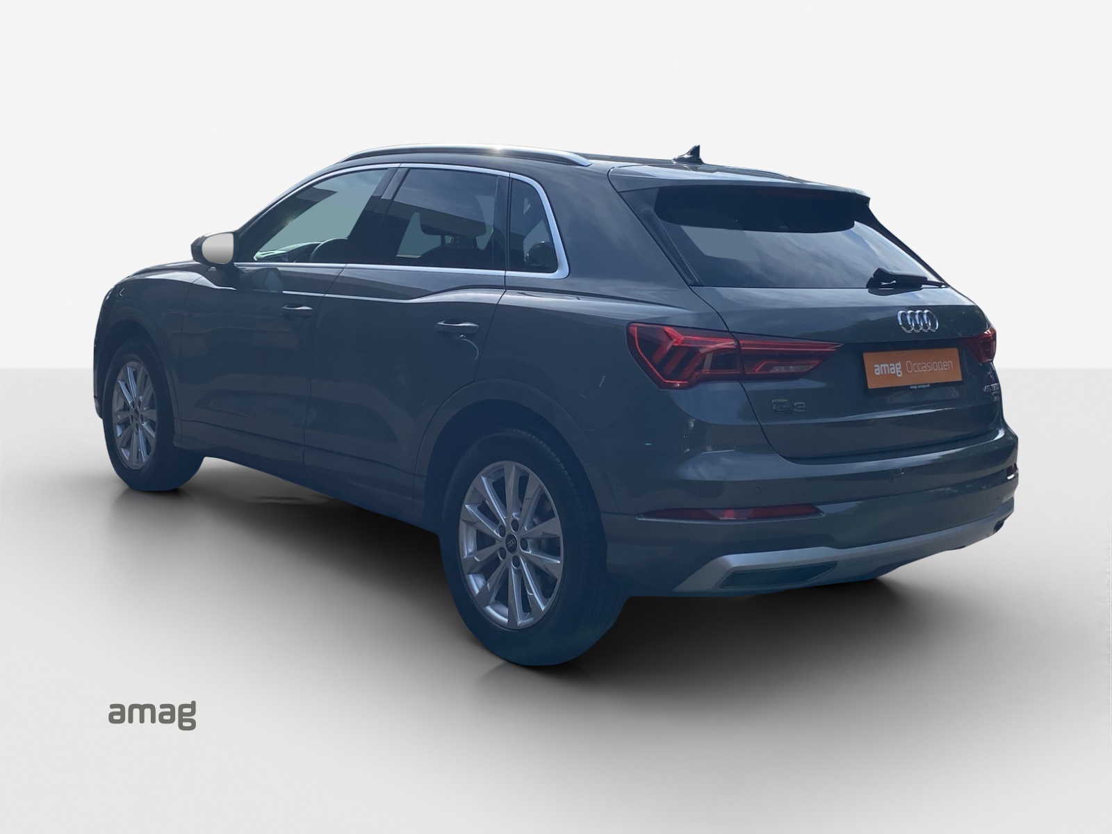 AUDI Q3 45 TFSI advanced quattro S-tronic-image-2