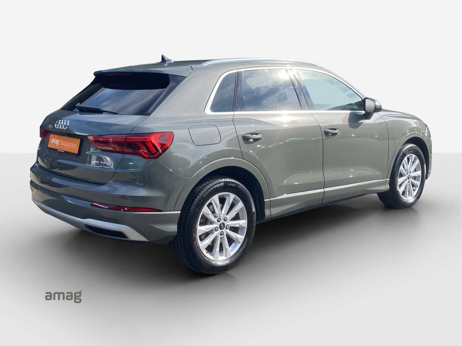 AUDI Q3 45 TFSI advanced quattro S-tronic-image-4