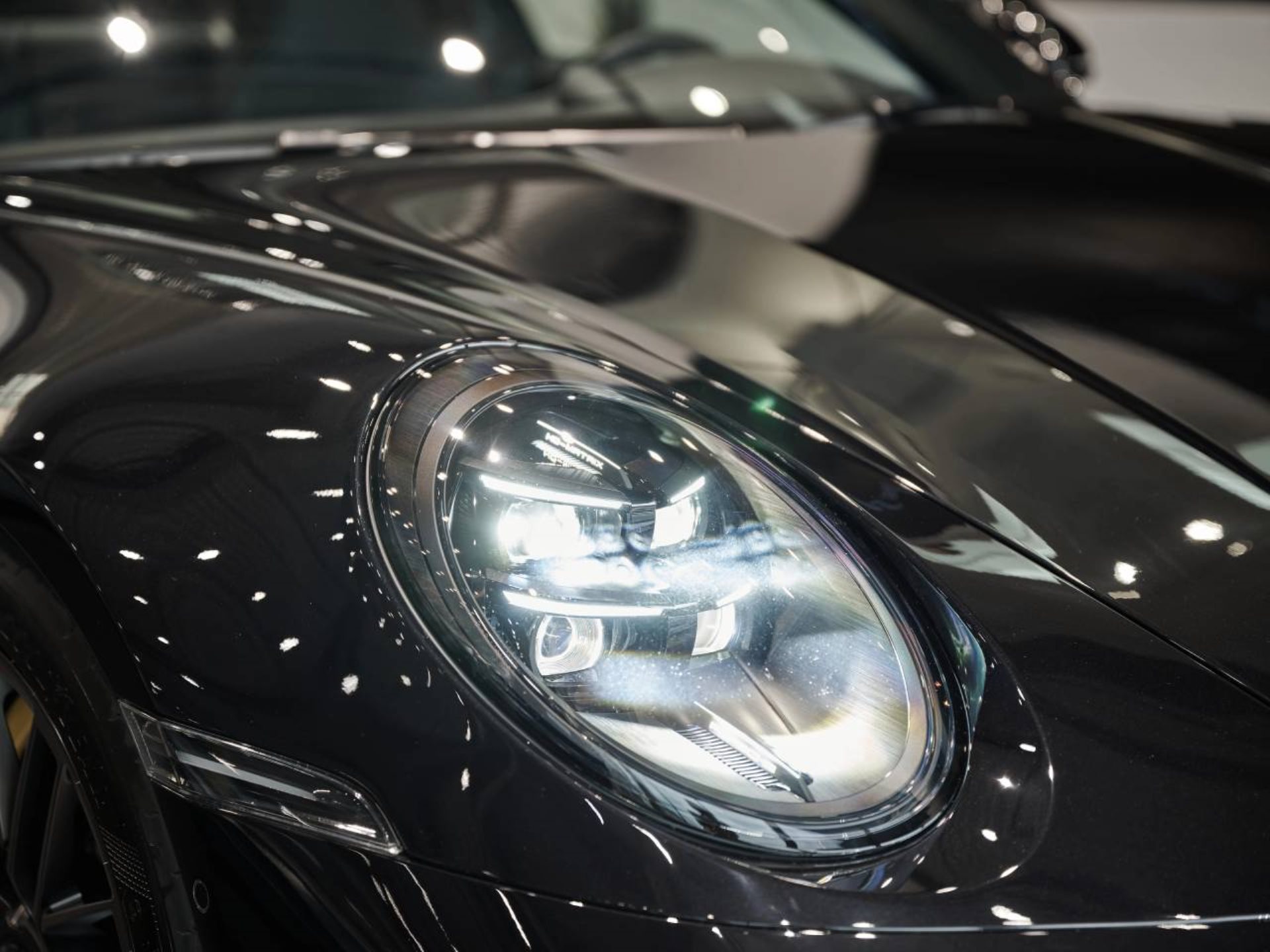 PORSCHE 911 Turbo S-image-21