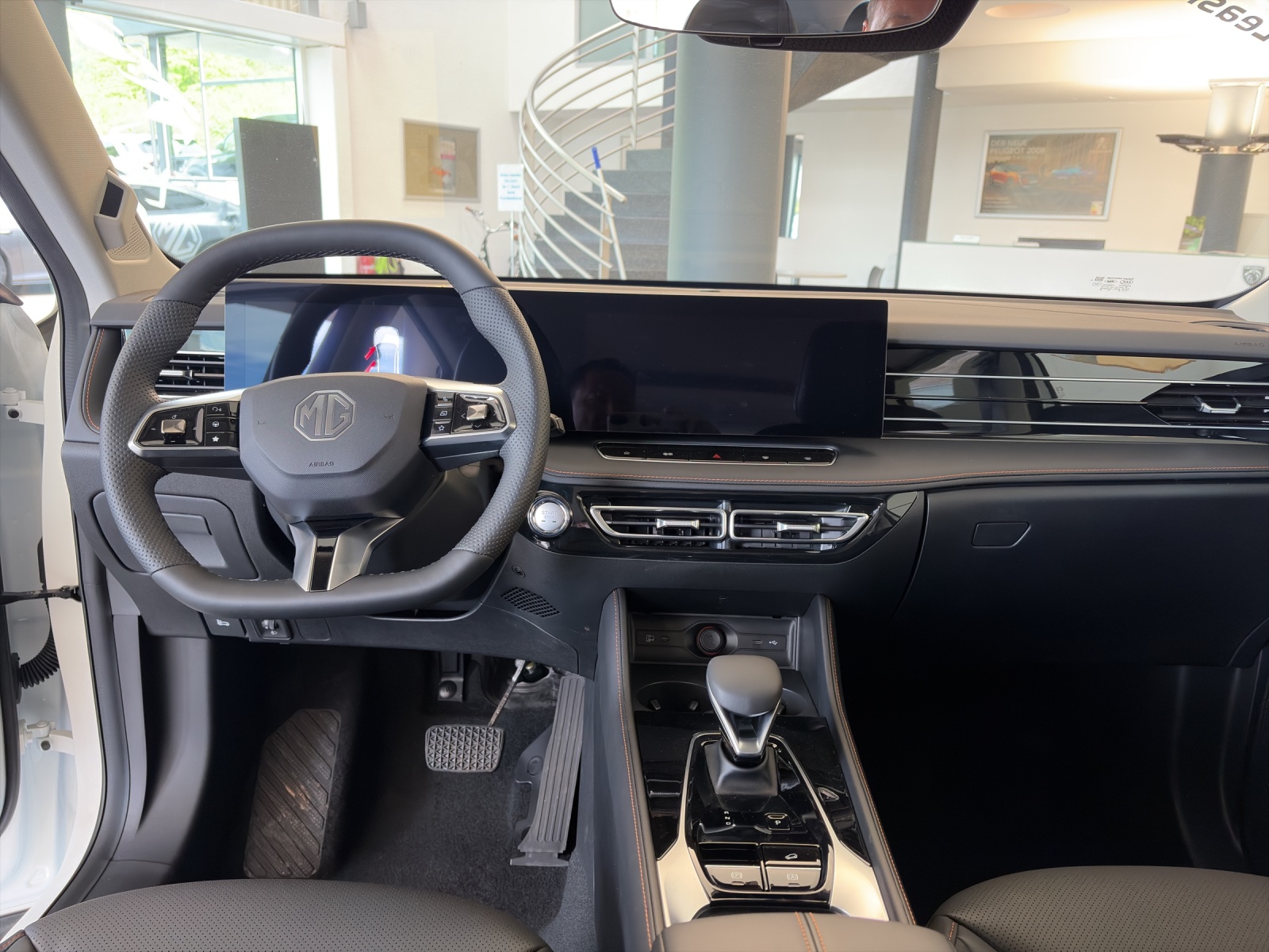 MG HS 1.5 Hybrid Luxury-image-5