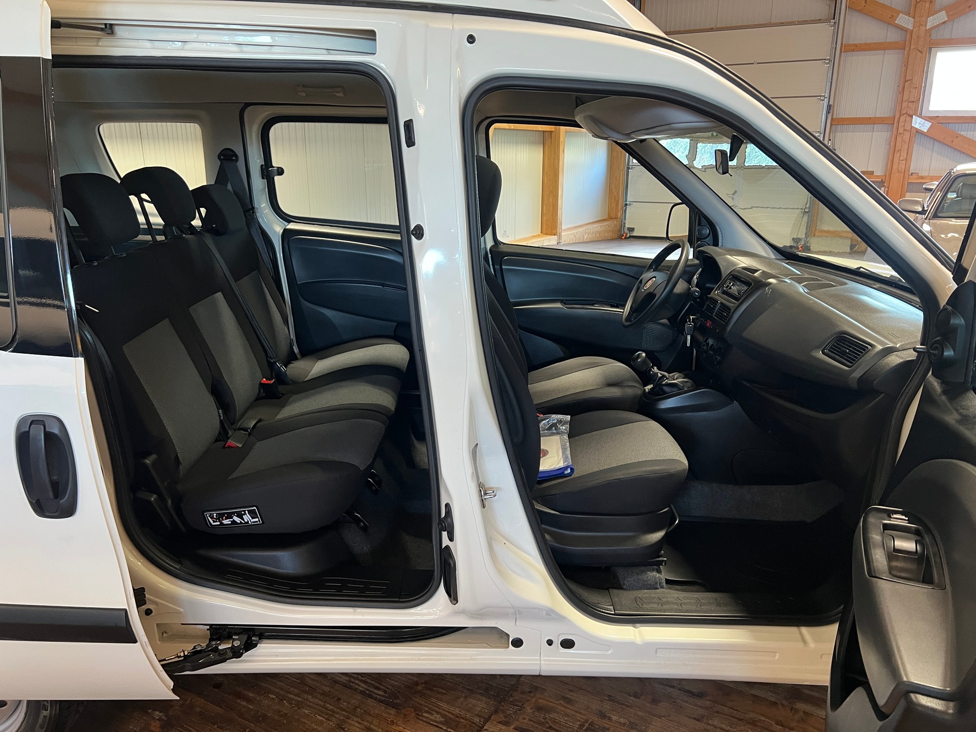 FIAT Doblò 1.4 Active-image-13