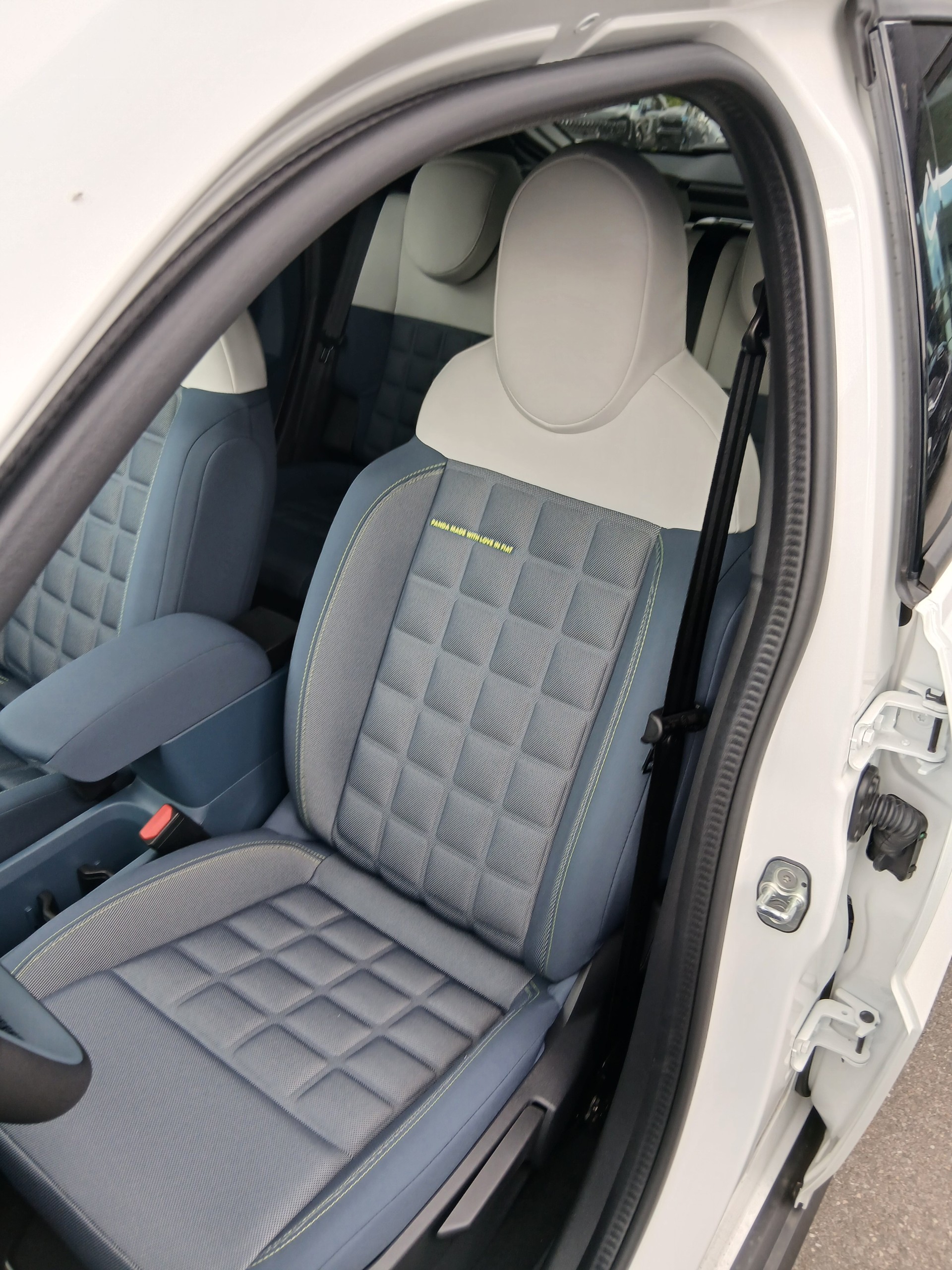 FIAT Grande Panda MHEV La Prima-image-8