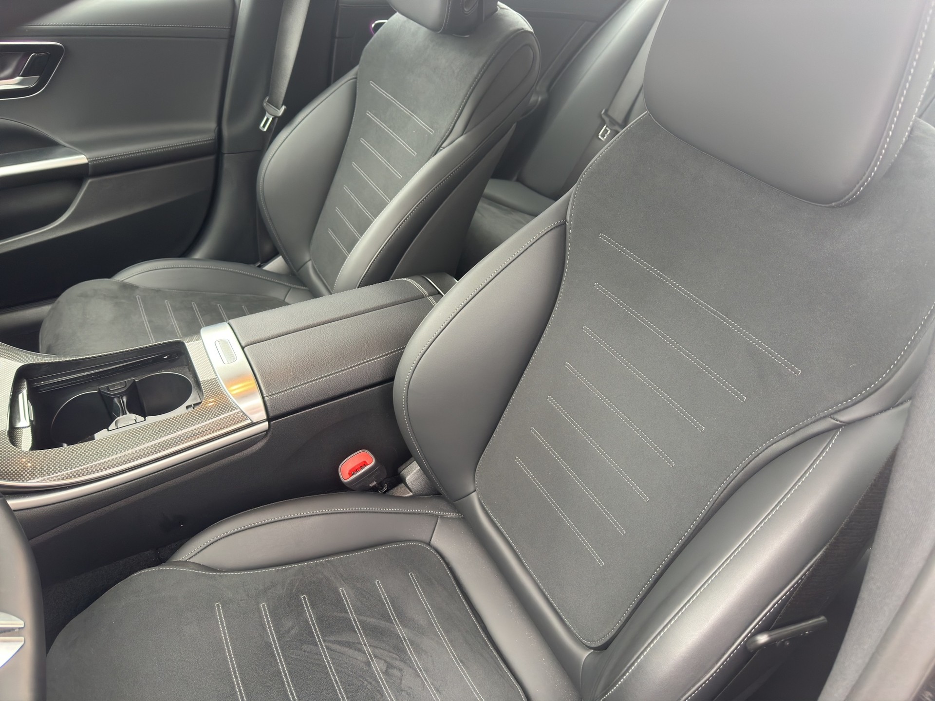MERCEDES-BENZ C 300 d AMG Line-image-5