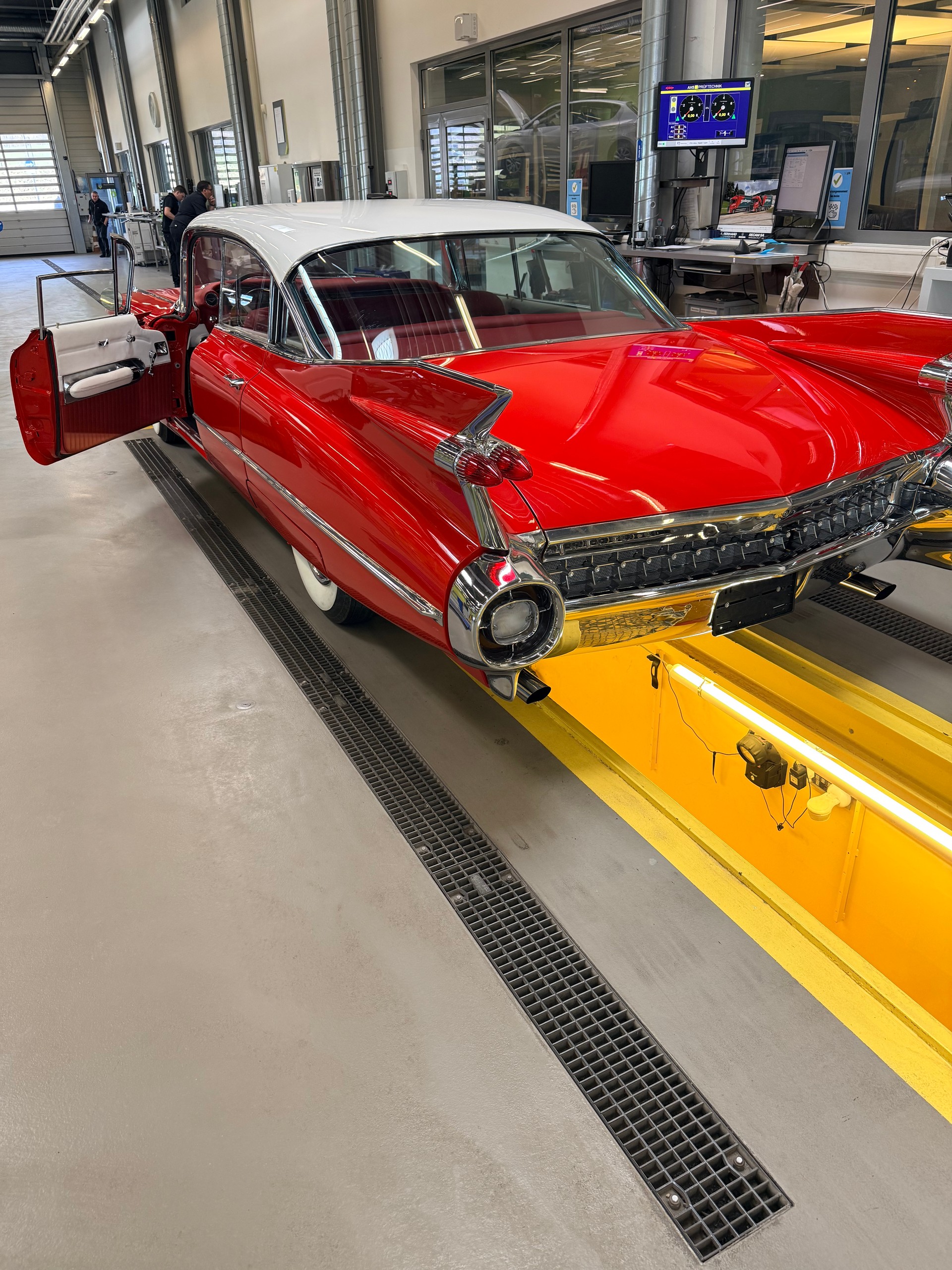 CADILLAC Deville-image-1