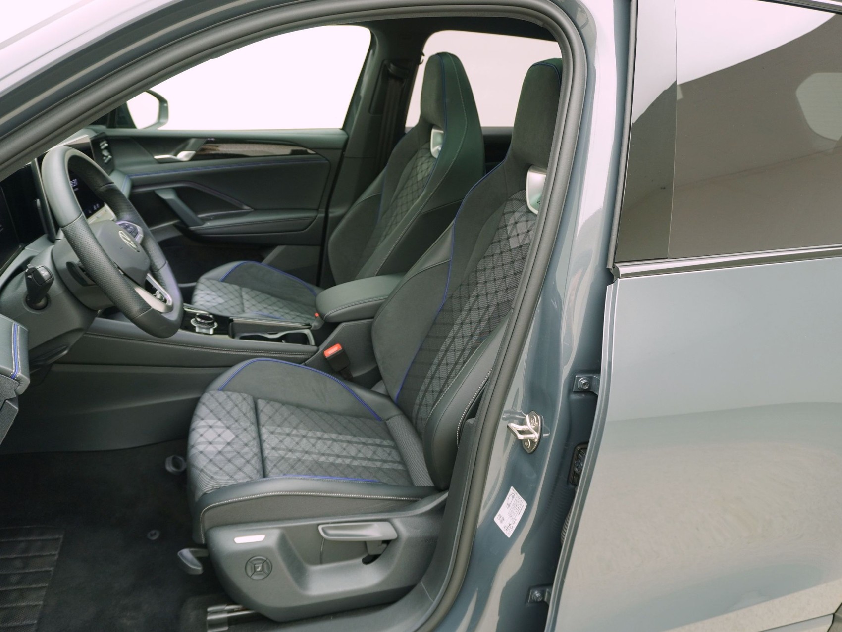 VW Tiguan 2.0 TSI DSG R-Line Black Style 4Motion **VW Werksgarantie bis 12/2030**-image-9