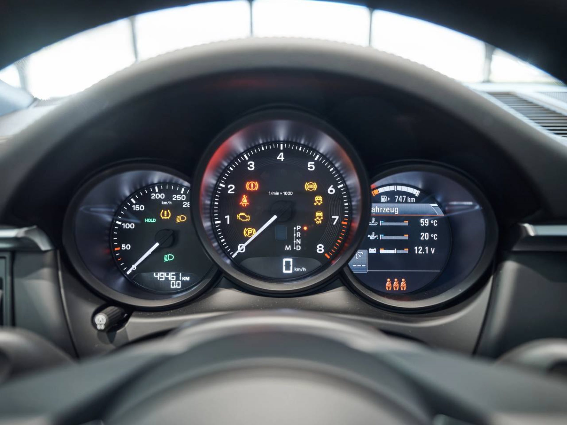 PORSCHE Macan-image-13