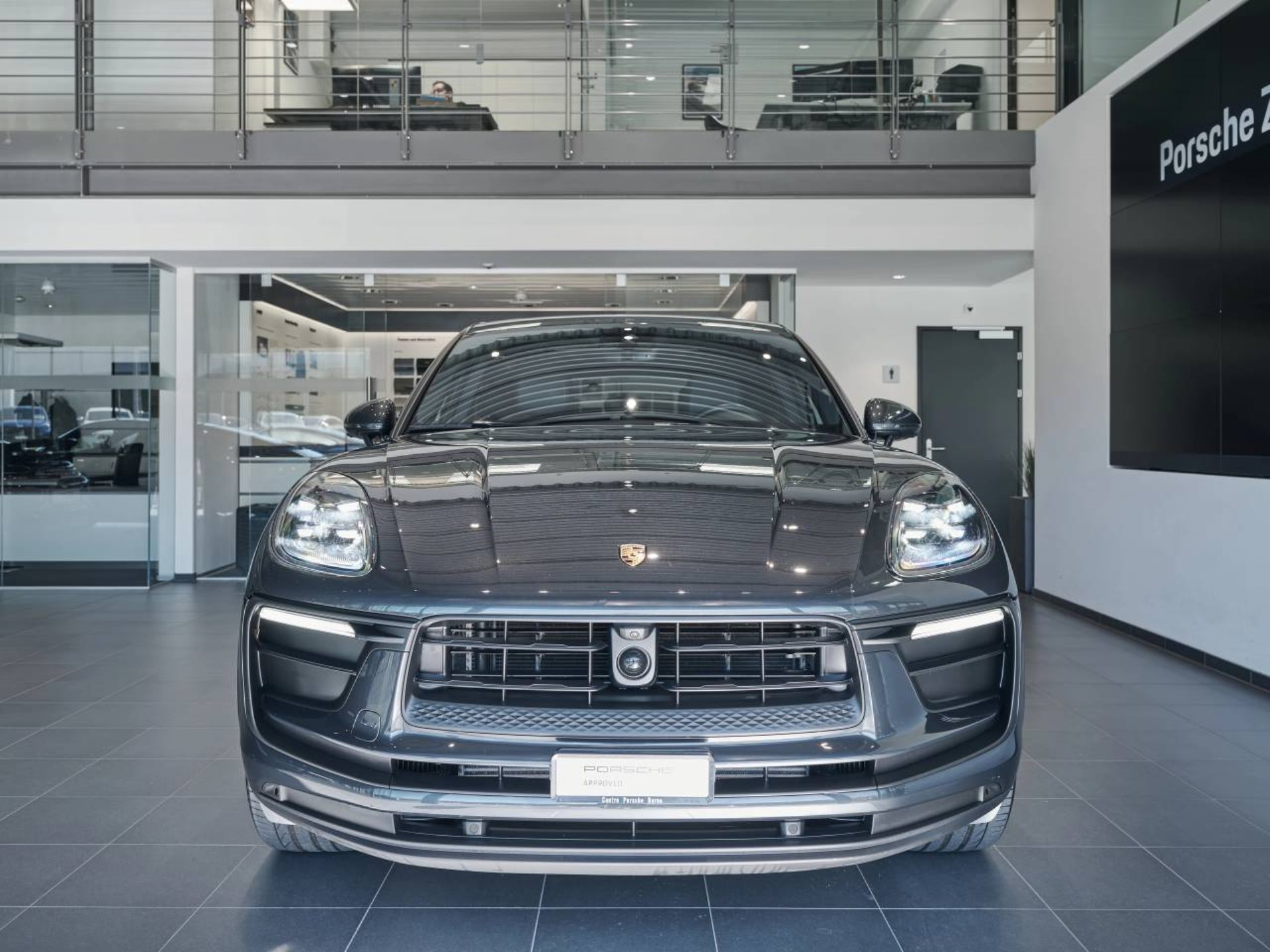 PORSCHE Macan-image-9