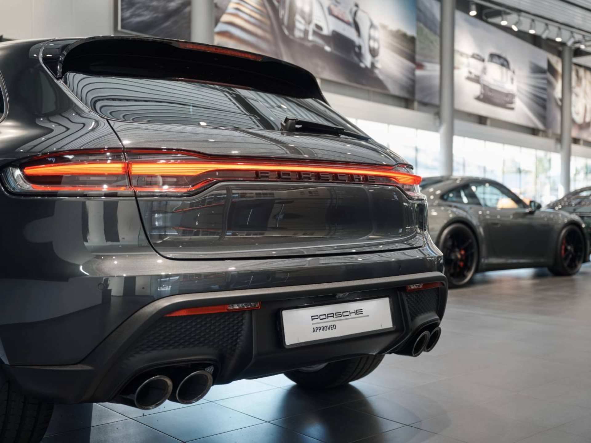 PORSCHE Macan-image-27