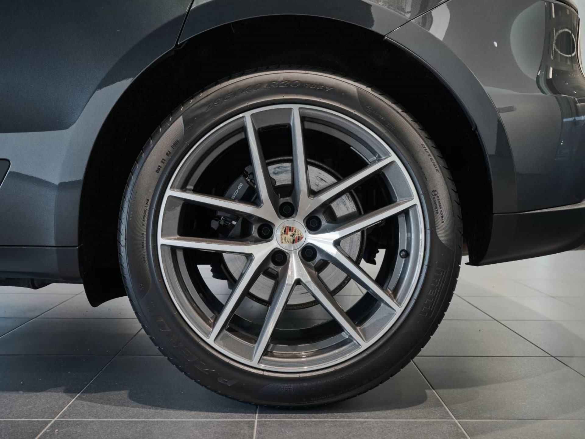 PORSCHE Macan-image-31