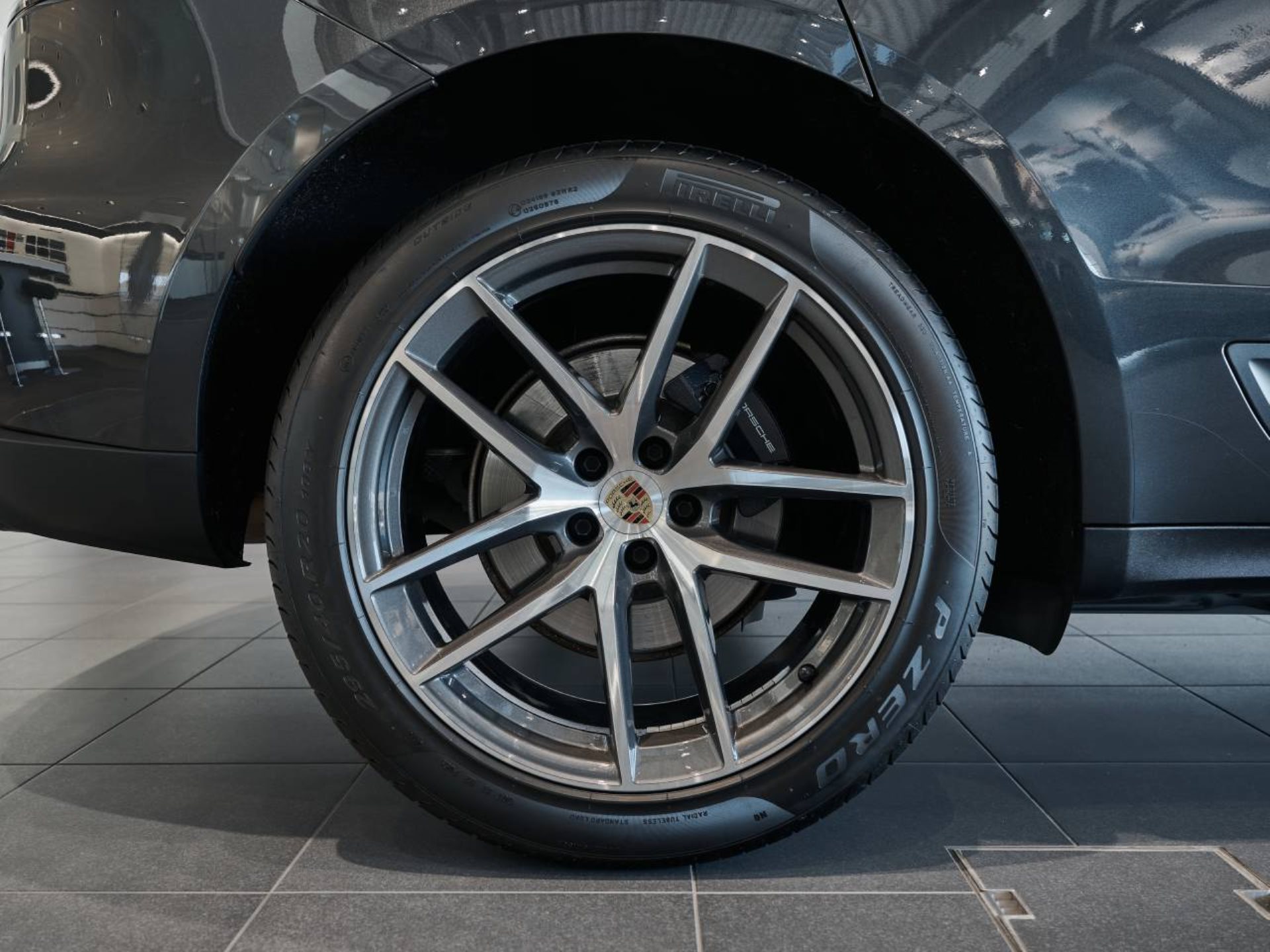 PORSCHE Macan-image-30