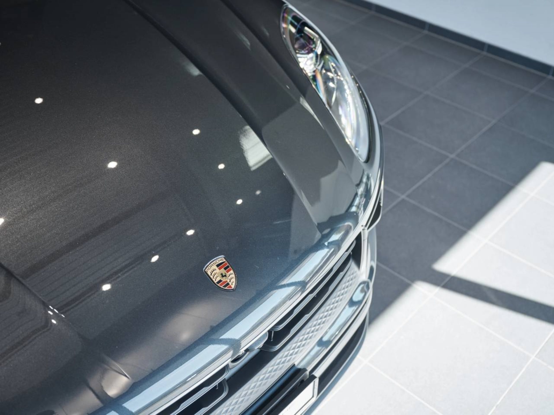 PORSCHE Macan-image-24