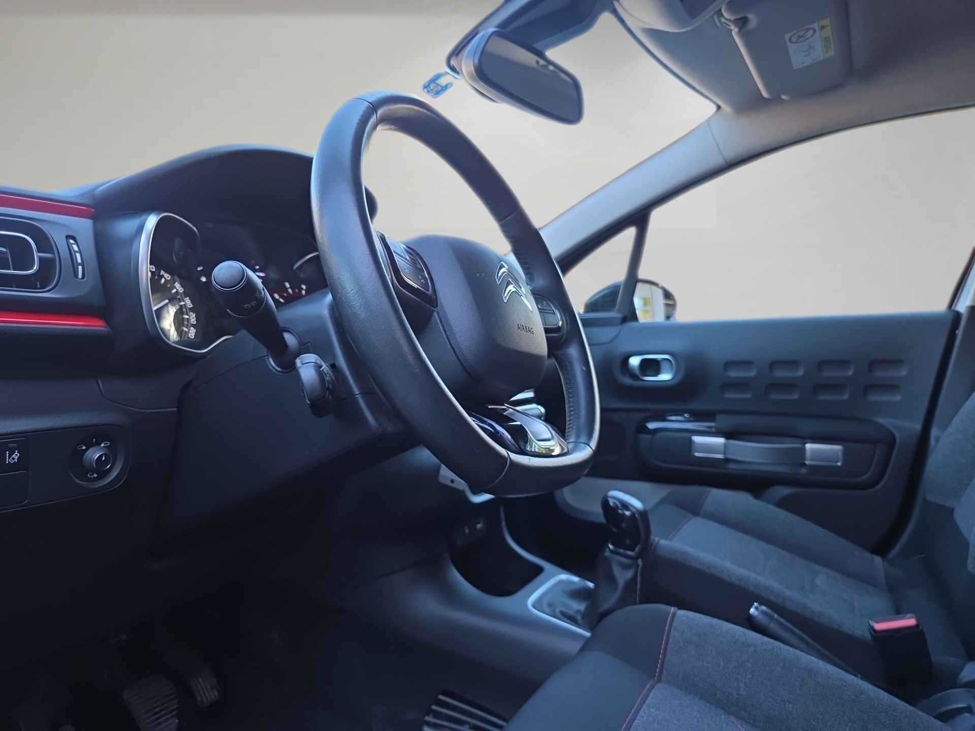 CITROEN C3 1.2i PureTech Feel Edition-image-3