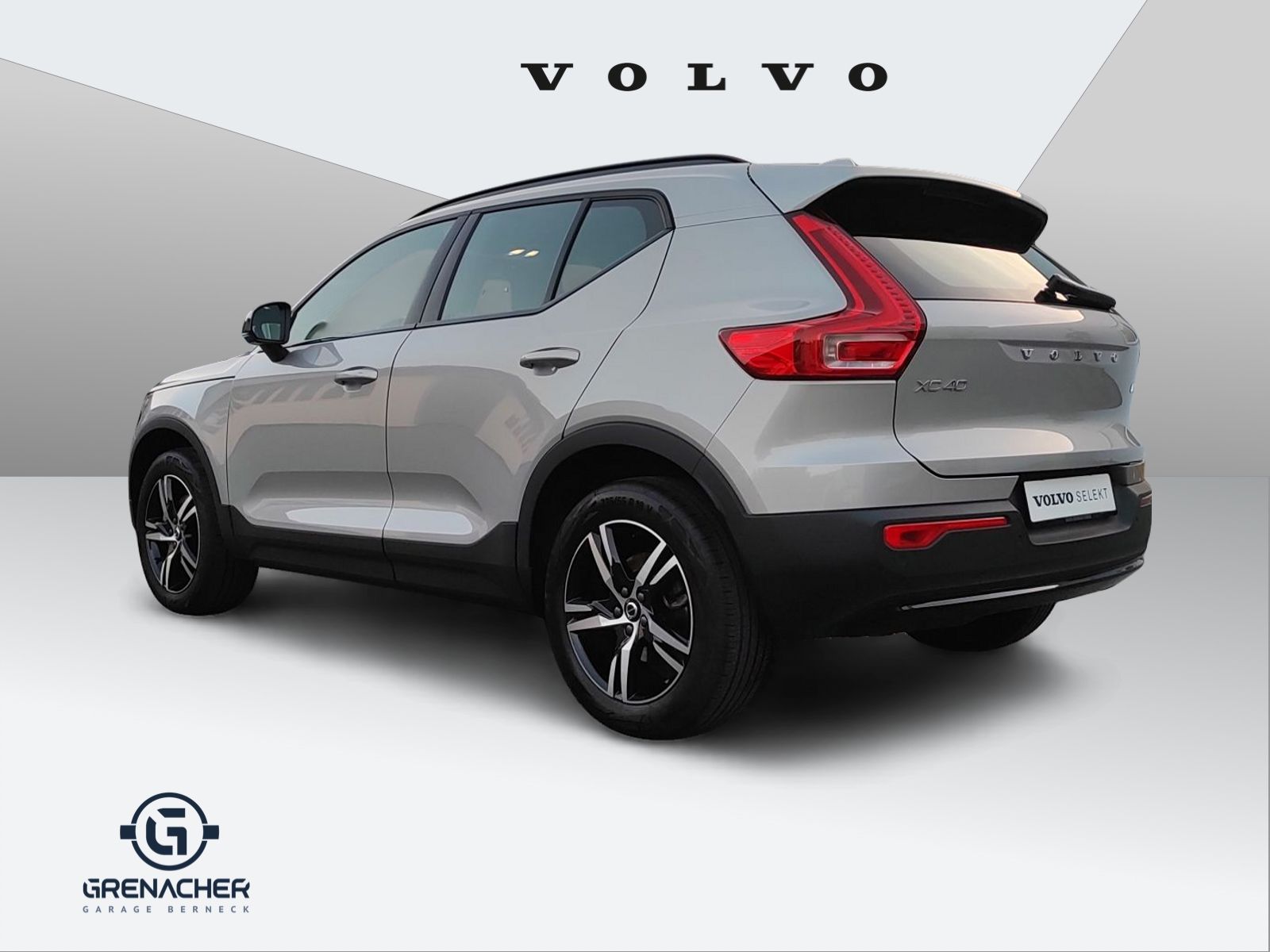 VOLVO XC40 2.0 B4 MH Plus Dark AWD-image-4