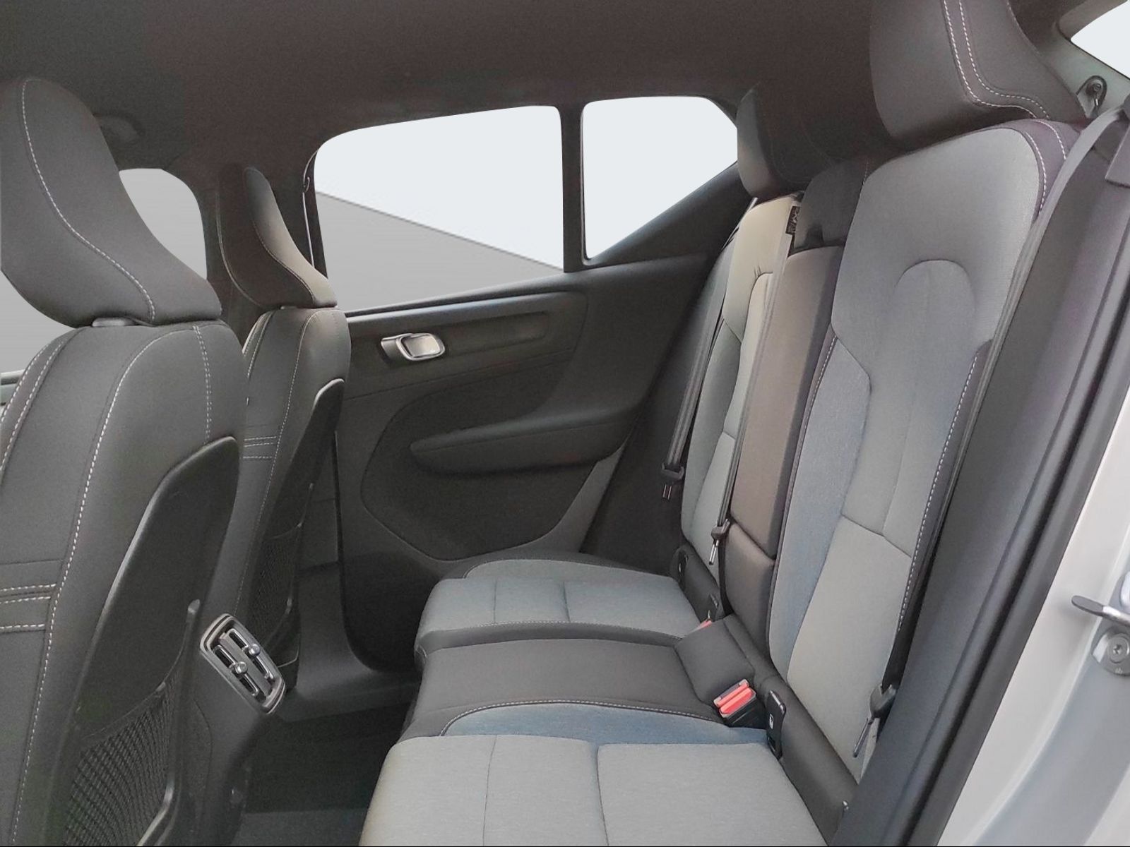 VOLVO XC40 2.0 B4 MH Plus Dark AWD-image-11