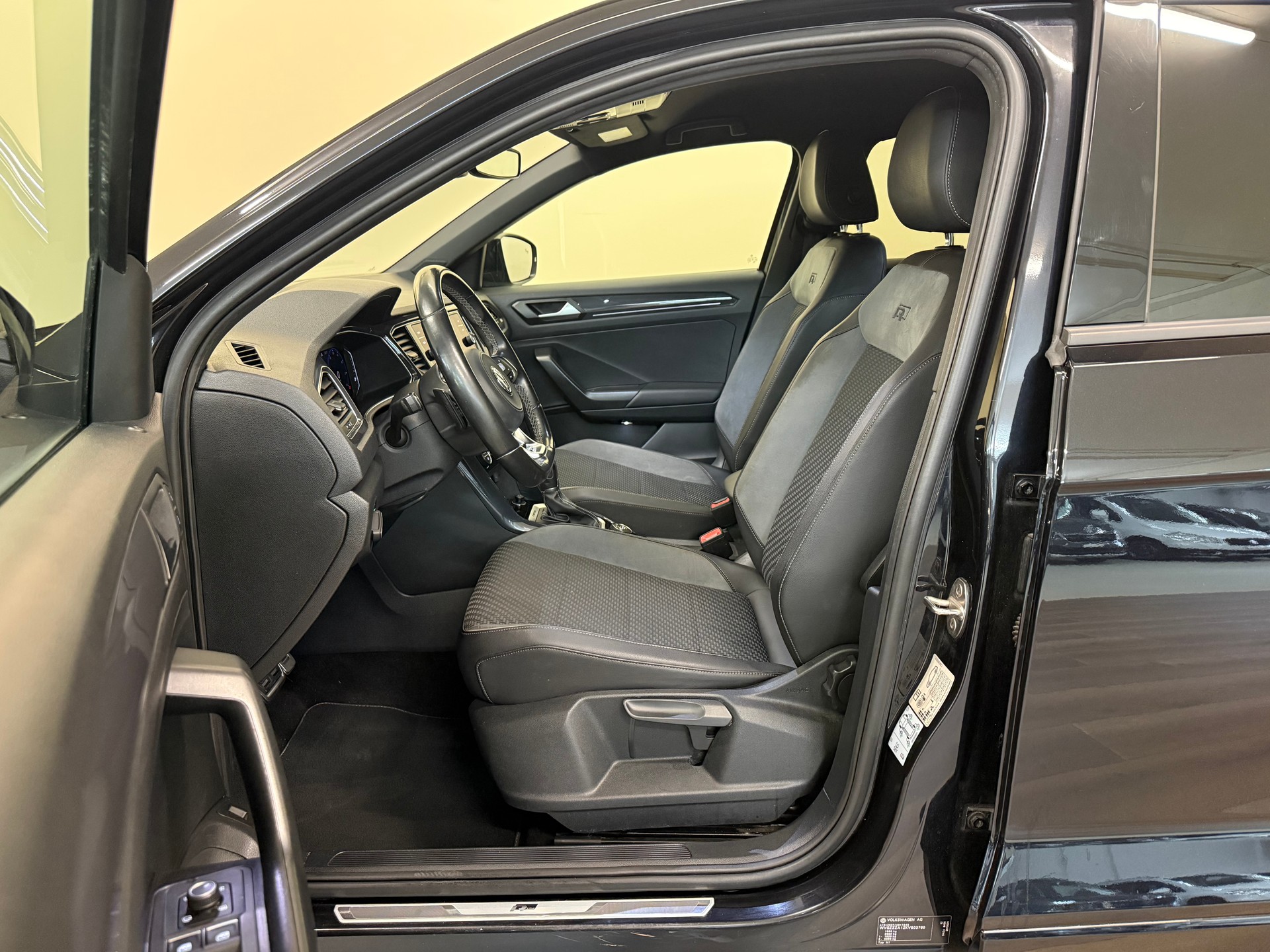 VW T-Roc 1.5 TSI R-Line EVO Sport DSG 4Motion-image-11