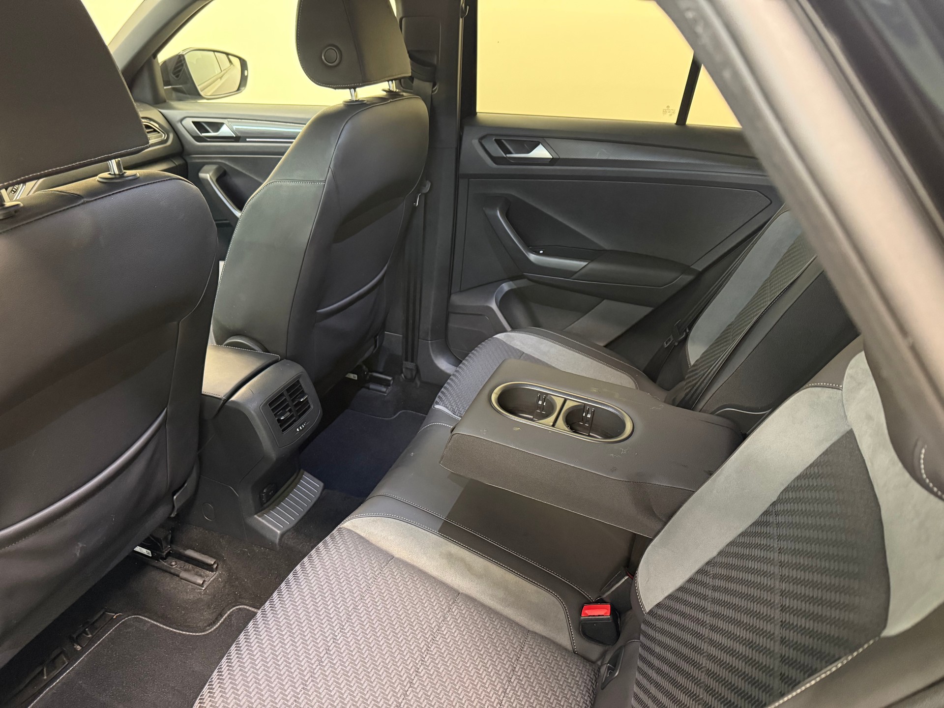 VW T-Roc 1.5 TSI R-Line EVO Sport DSG 4Motion-image-24