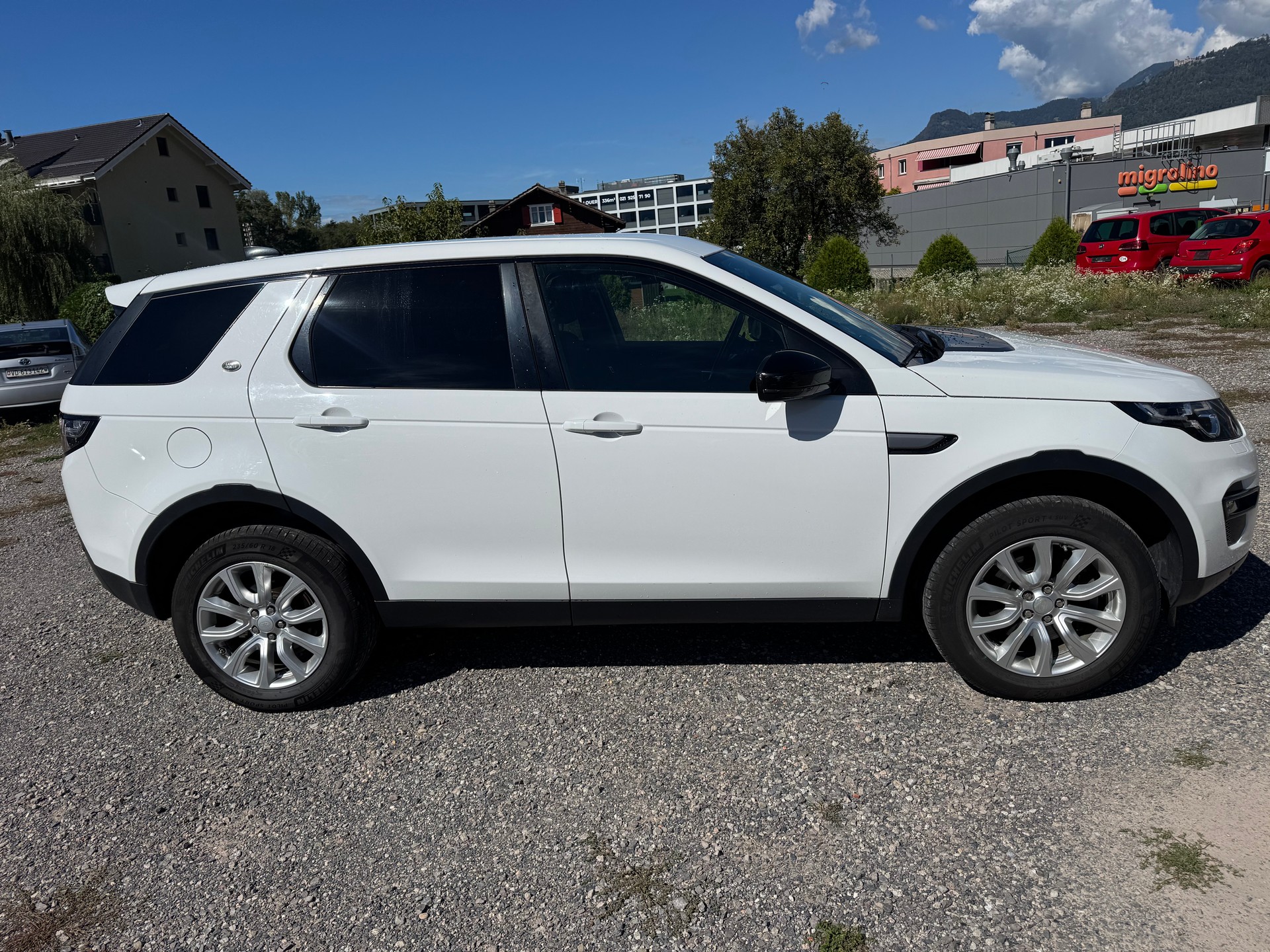LAND ROVER Discovery Sport 2.0 Si4 SE AT9-image-3