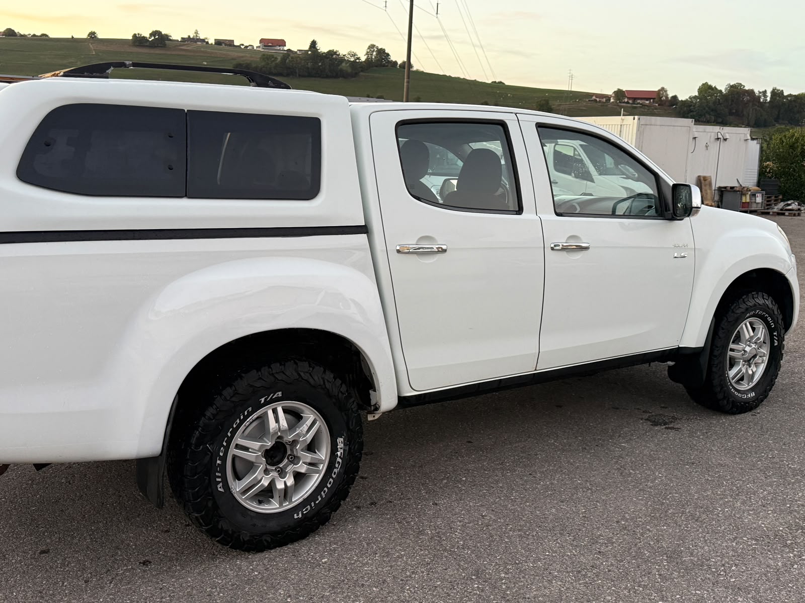 ISUZU D-MAX 2.5 Crew Cab Solar 4x4 A-image-5