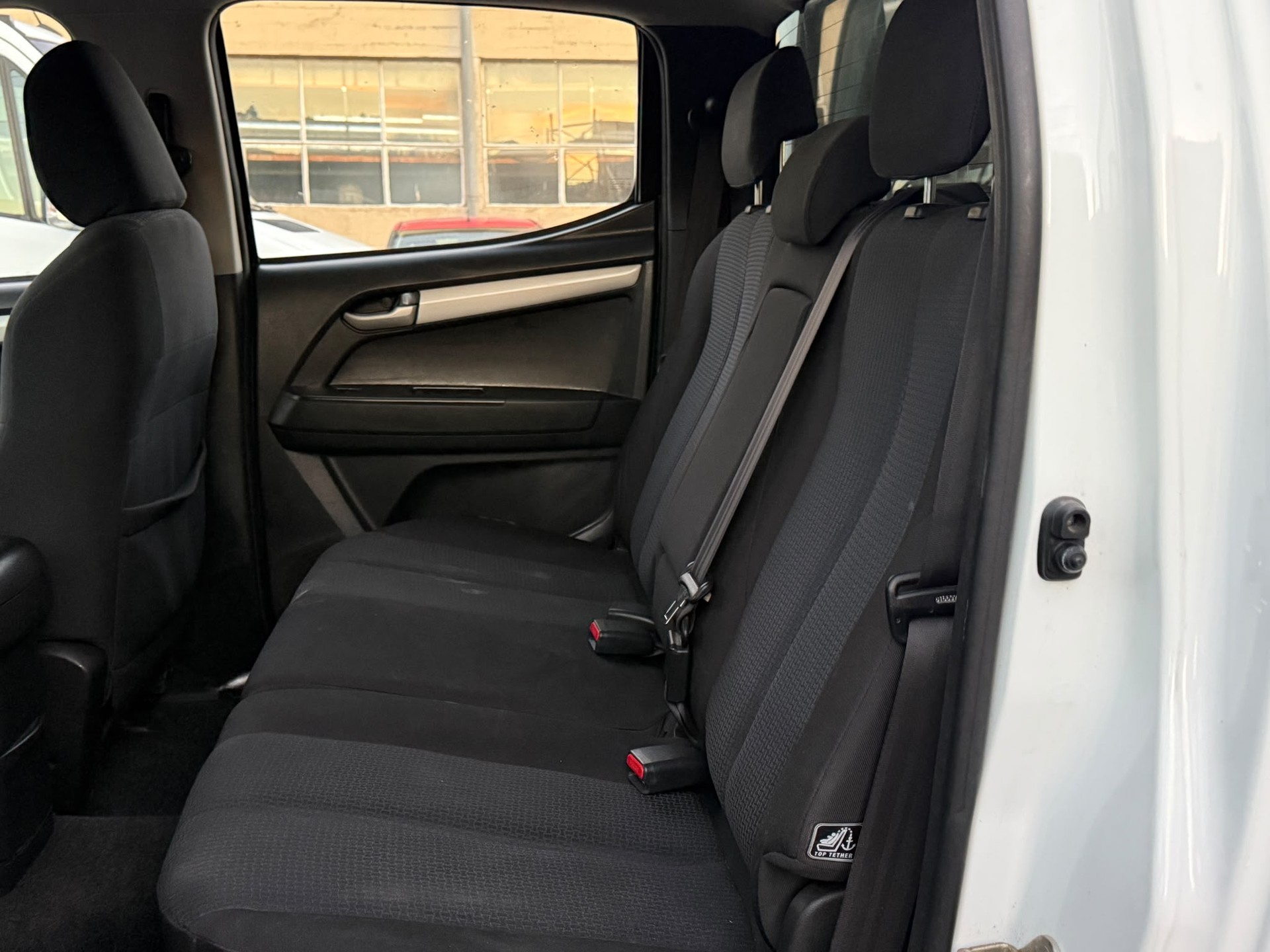 ISUZU D-MAX 2.5 Crew Cab Solar 4x4 A-image-7