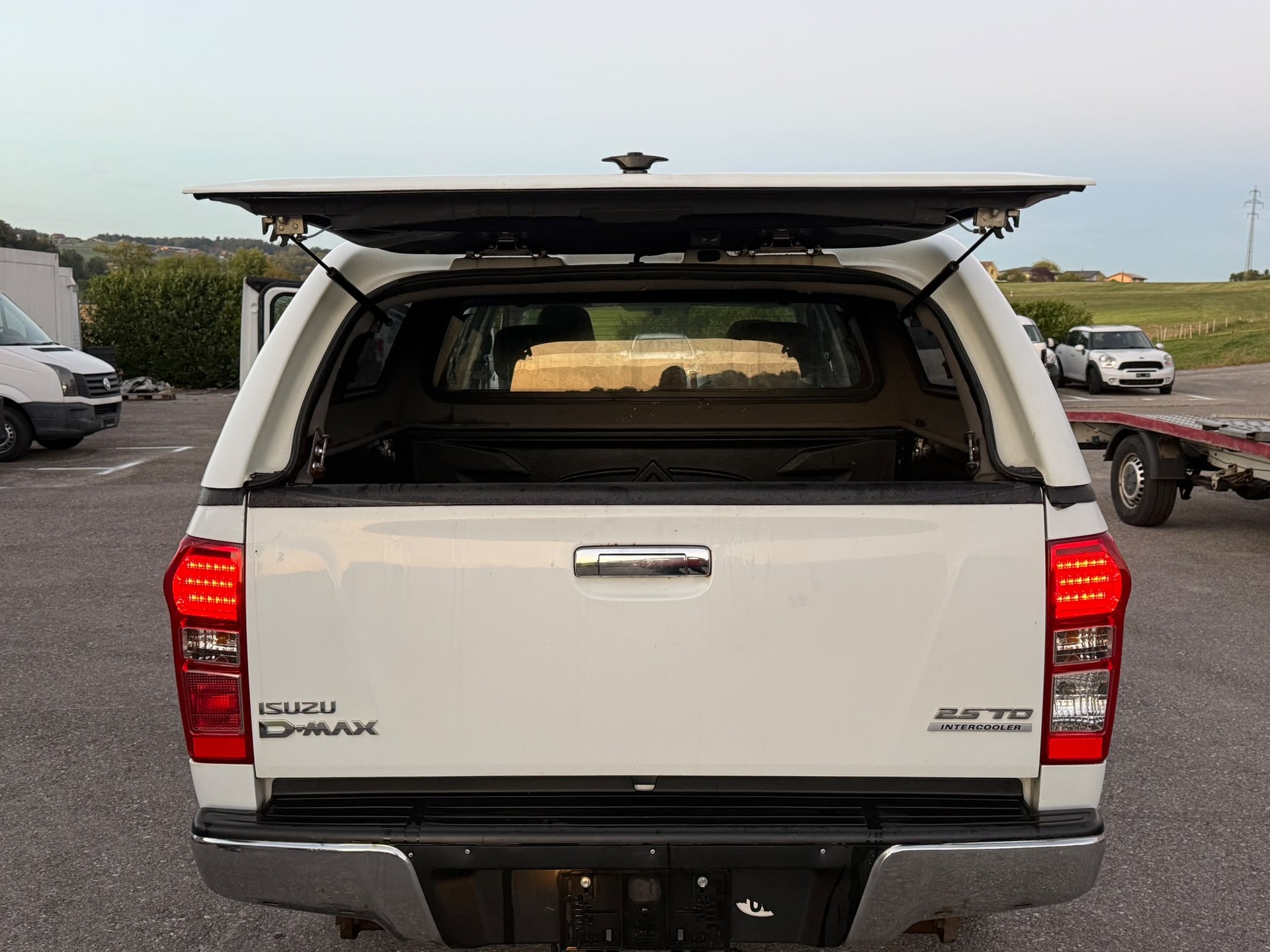 ISUZU D-MAX 2.5 Crew Cab Solar 4x4 A-image-9