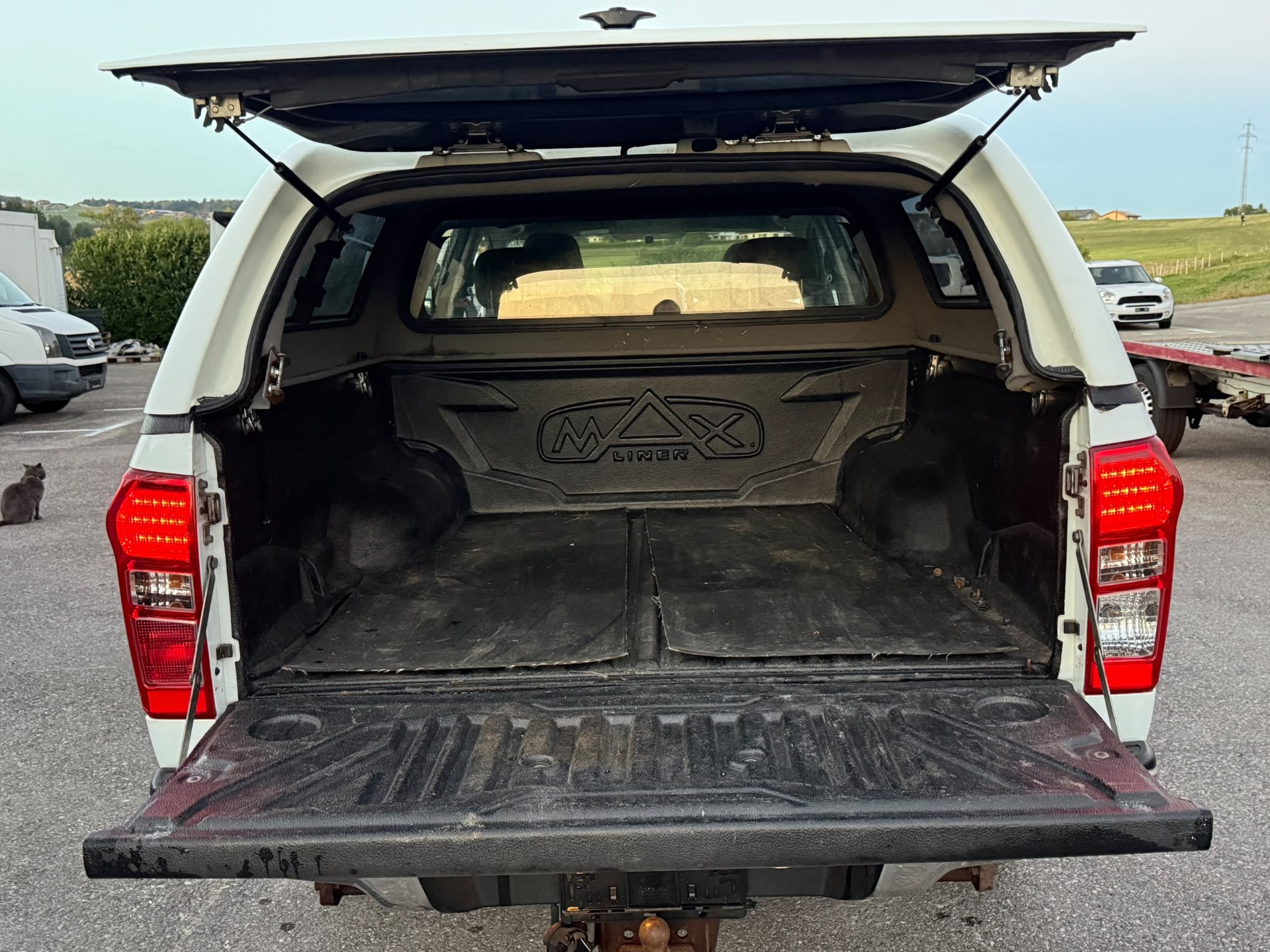 ISUZU D-MAX 2.5 Crew Cab Solar 4x4 A-image-6