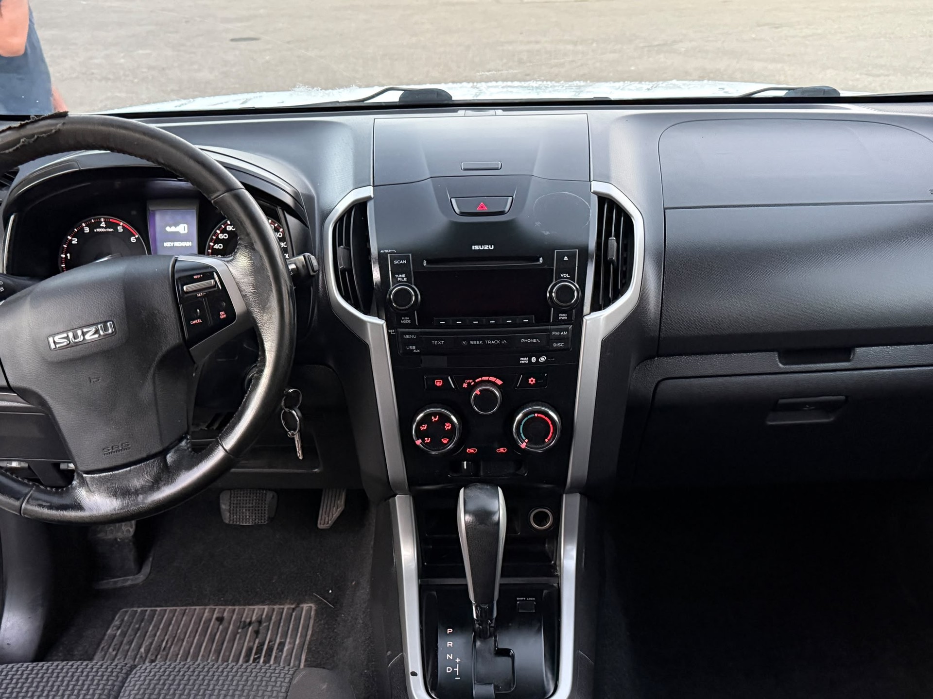 ISUZU D-MAX 2.5 Crew Cab Solar 4x4 A-image-8