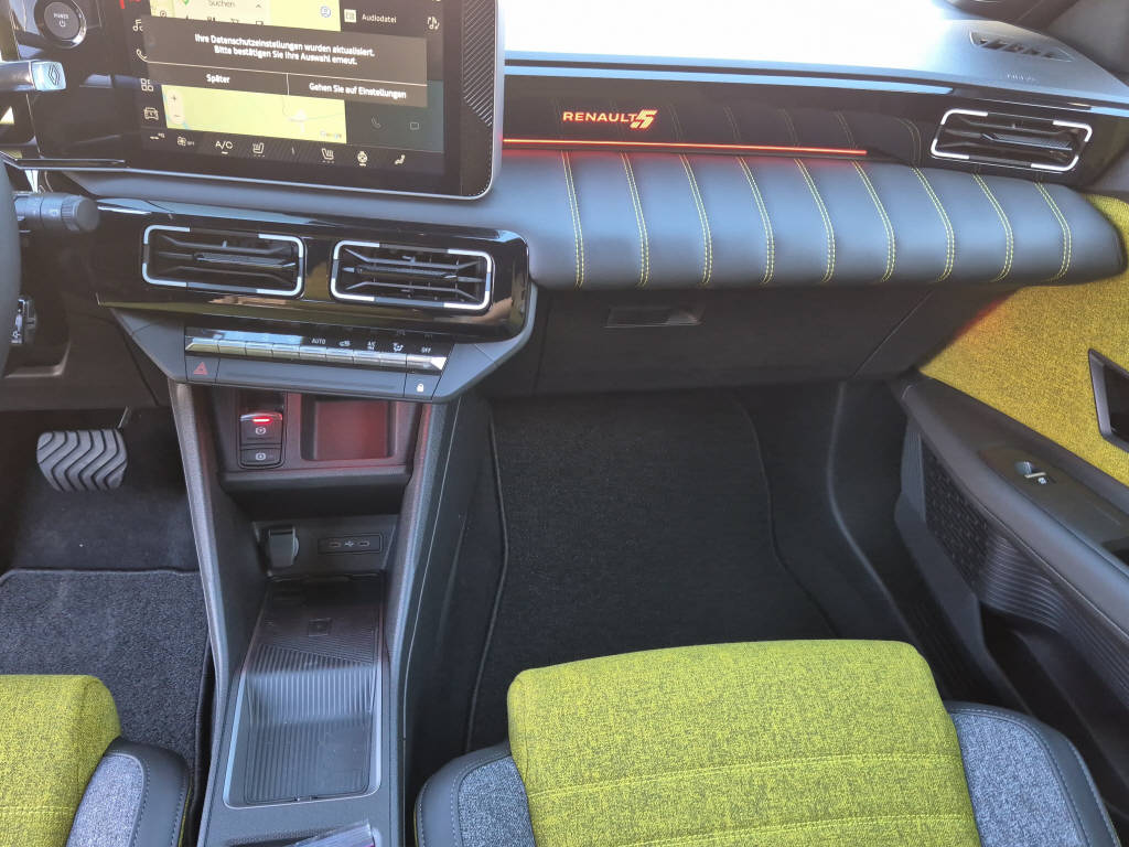 RENAULT R5 E-Tech Comfort Range iconic five-image-10