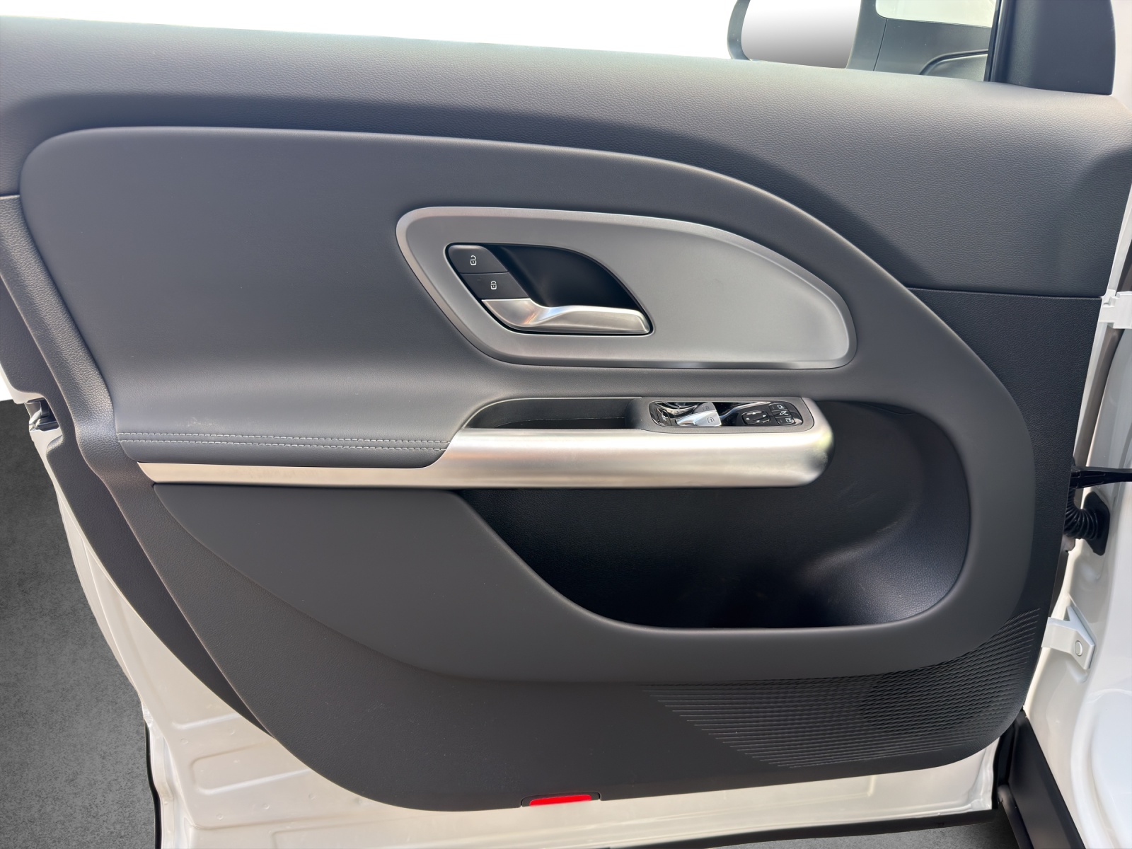 MERCEDES-BENZ GLB 220 4Matic 8G-Tronic-image-16