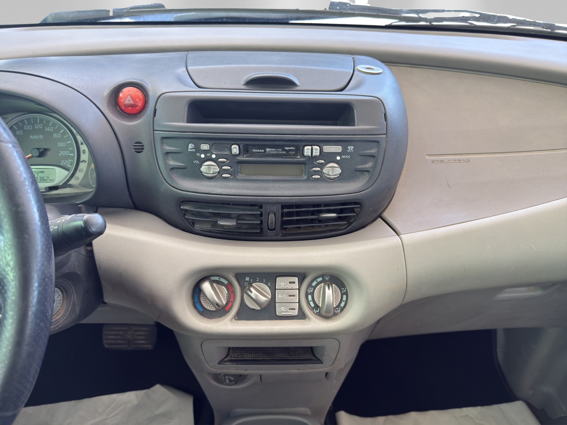 NISSAN Almera Tino 2.0 16V Elegance-image-11