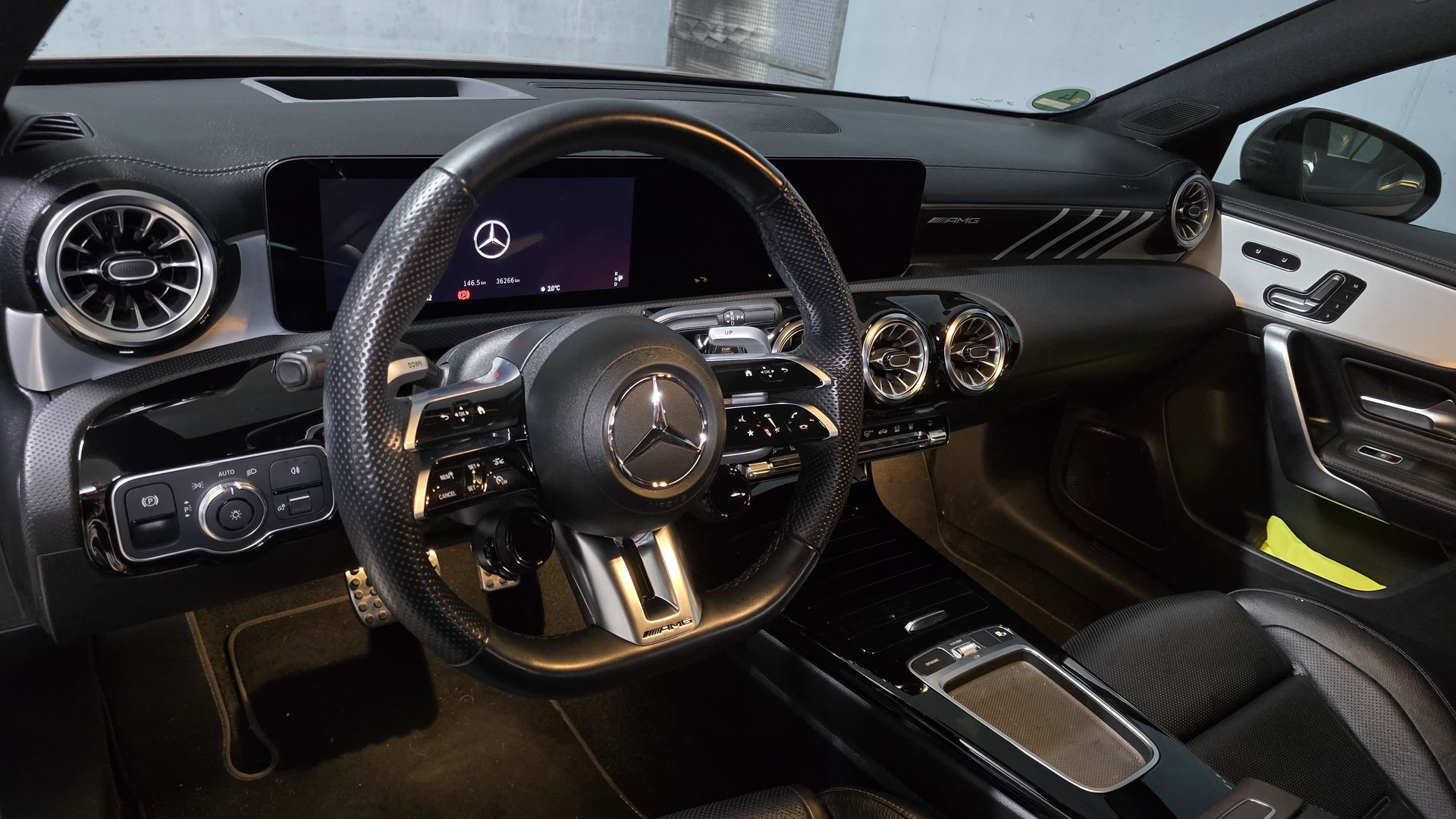 MERCEDES-BENZ A 35 AMG 4matic-image-5