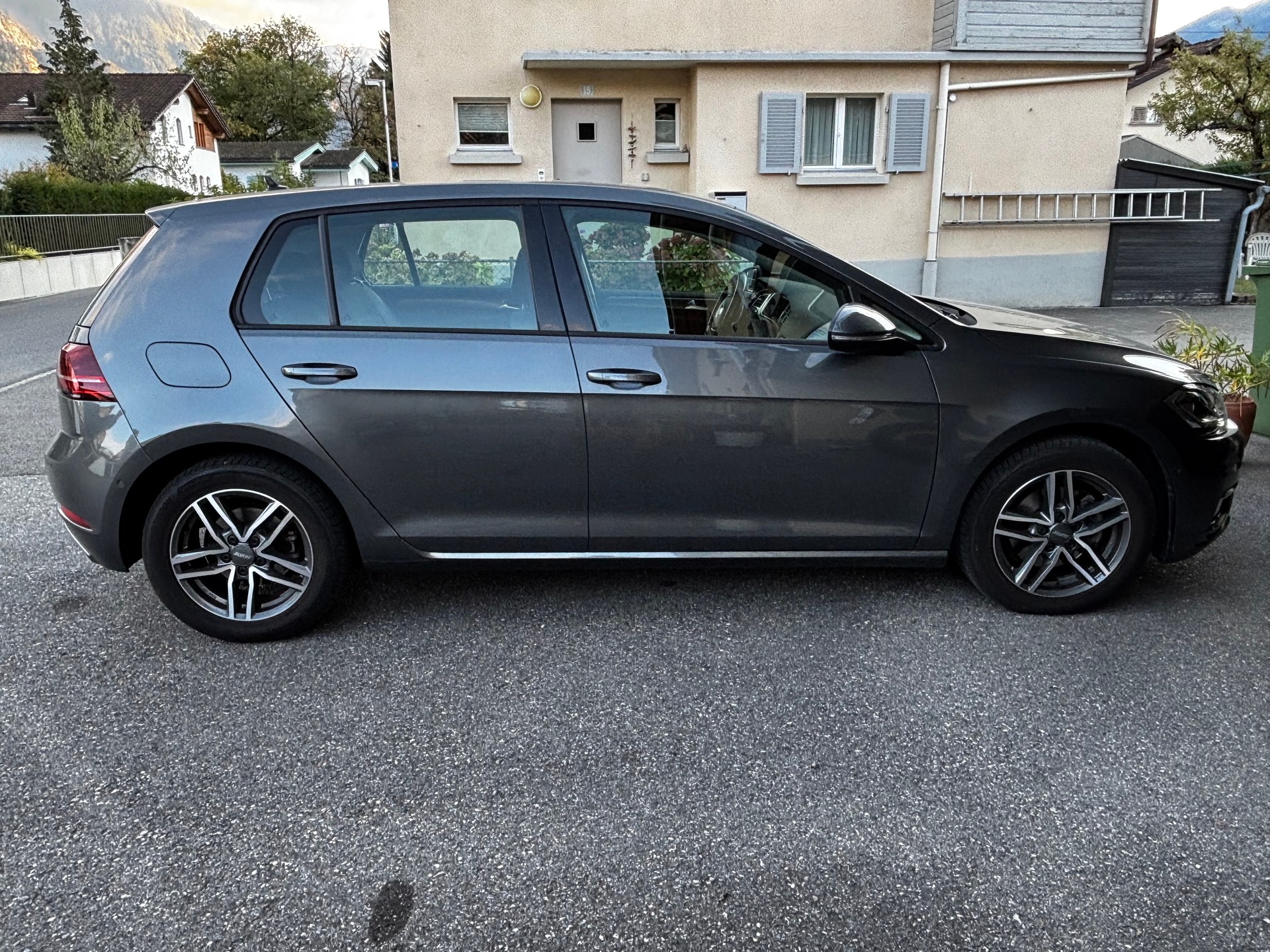 VW 2.0 TDI Comfortline DSG 4m-image-0