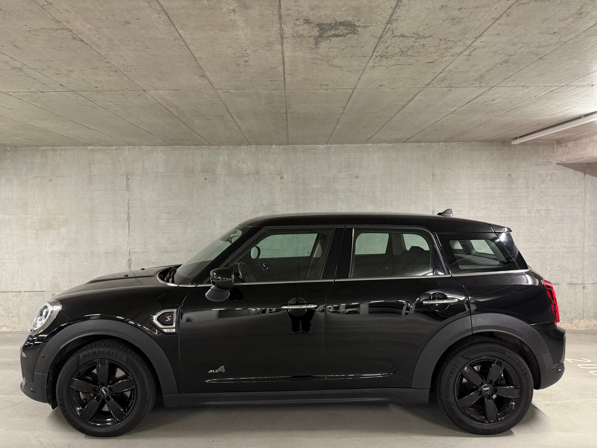 MINI Countryman F60 2.0i Cooper S ALL4-image-2