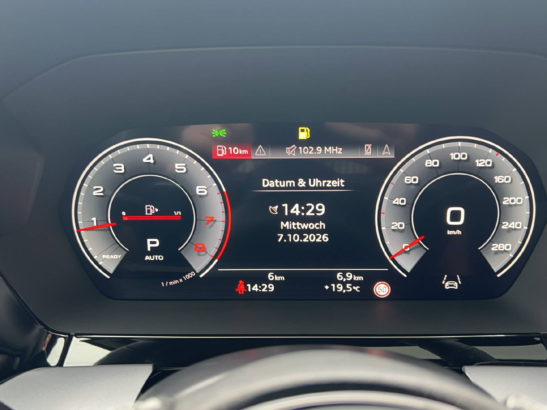 AUDI A3 Sportback 2.0 TFSI S Line quattro S-Tronic-image-11