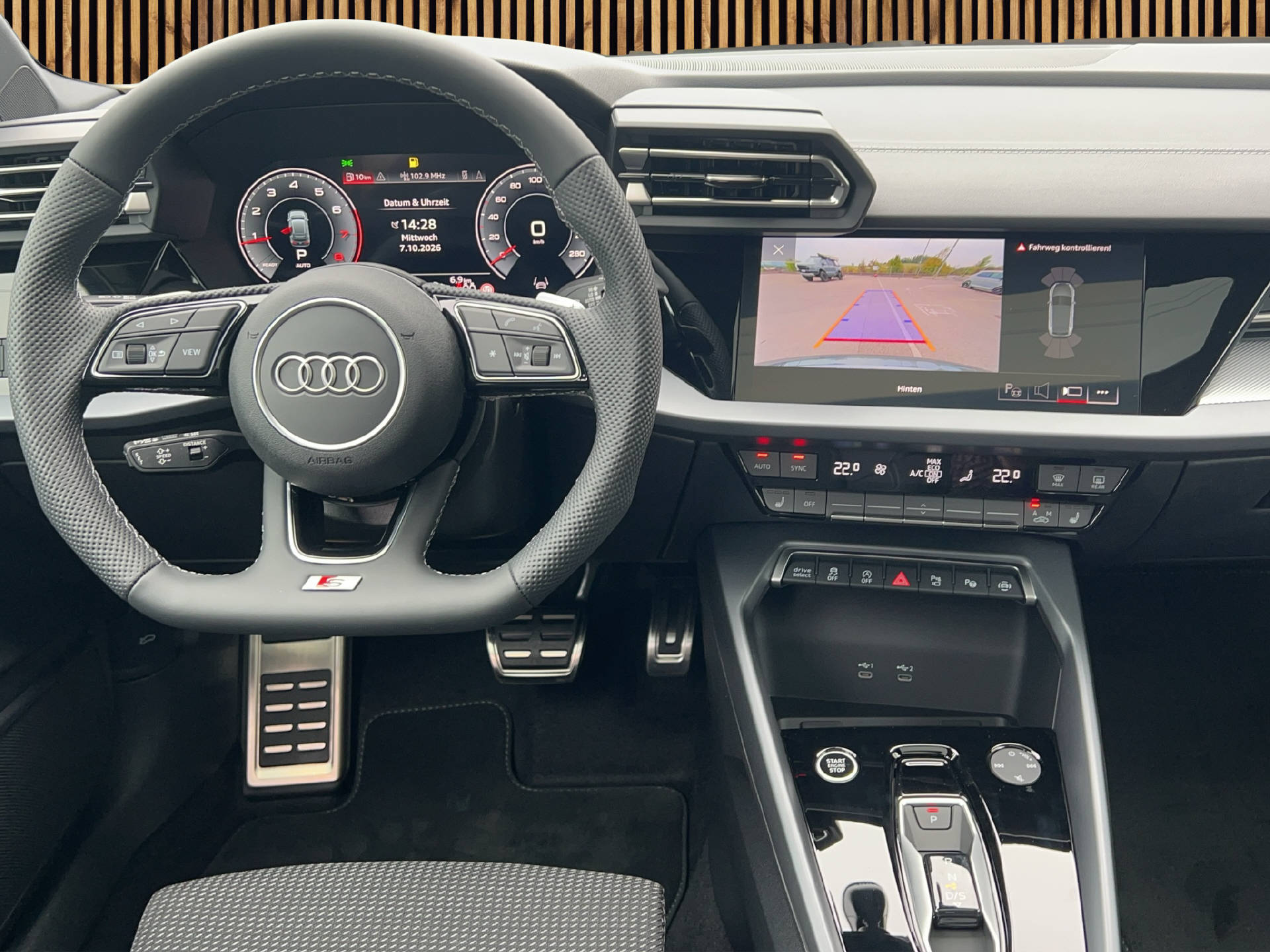 AUDI A3 Sportback 2.0 TFSI S Line quattro S-Tronic-image-10