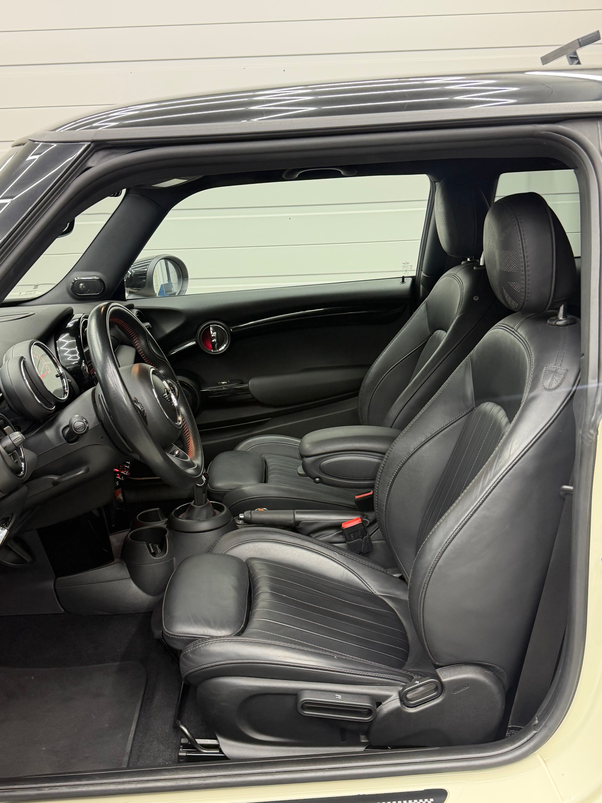 MINI Cooper John Cooper Works Steptronic-image-5