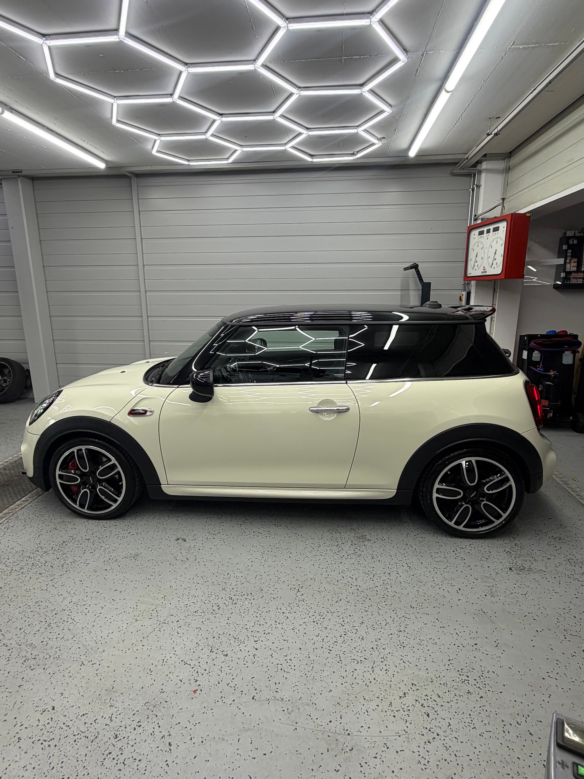 MINI Cooper John Cooper Works Steptronic-image-2