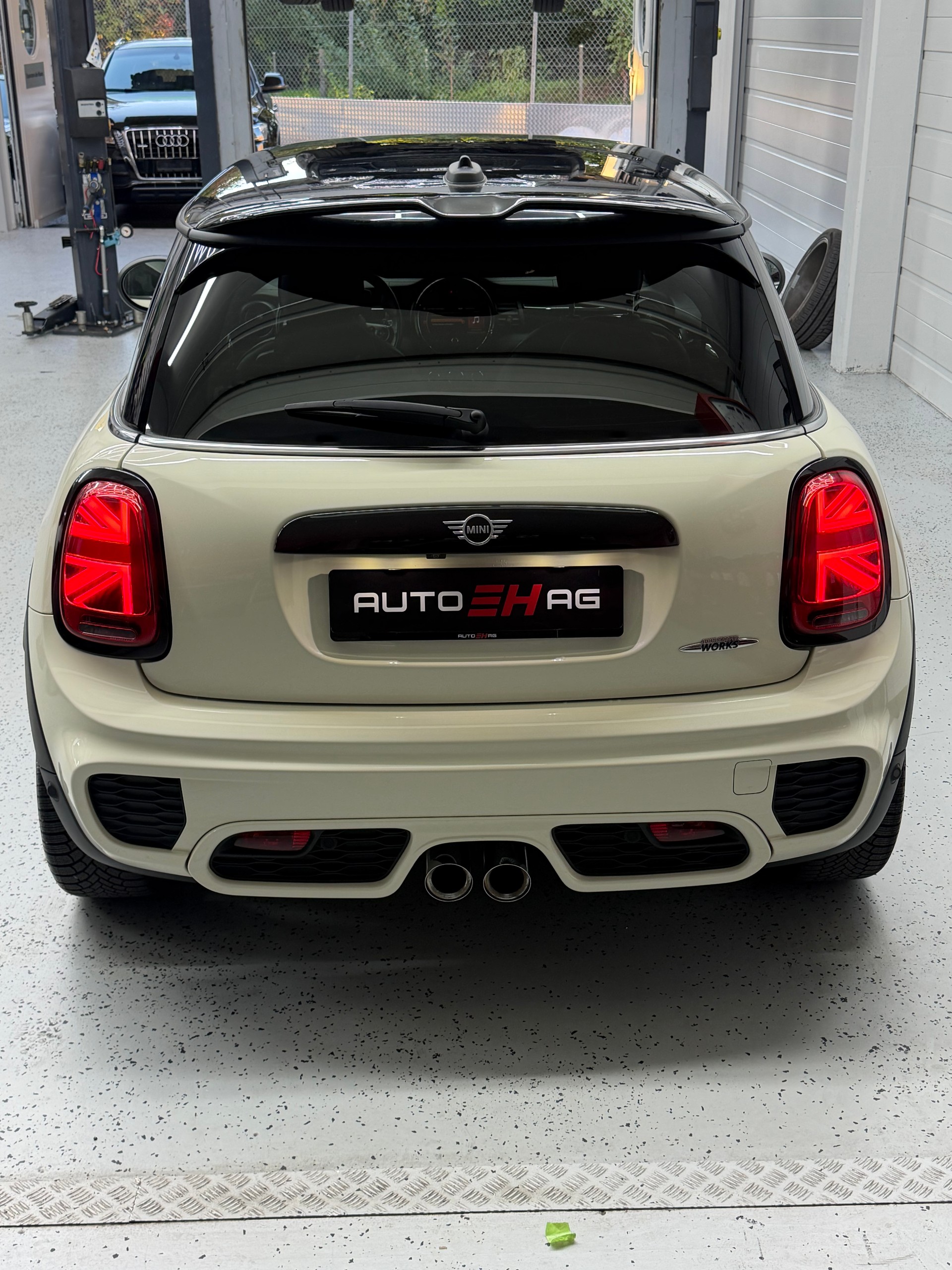 MINI Cooper John Cooper Works Steptronic-image-4